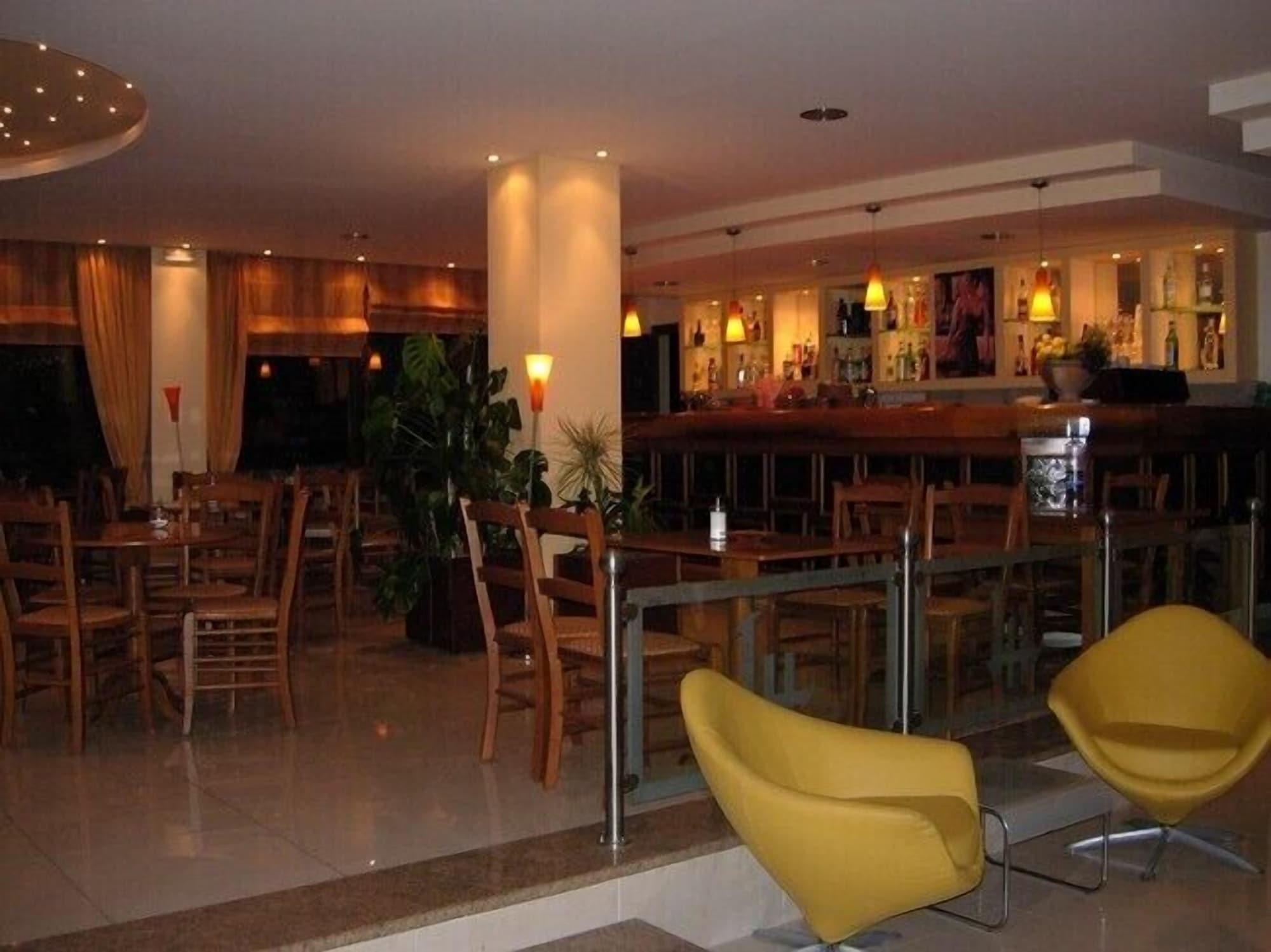 Bar/Salón Hotel Lefkadi