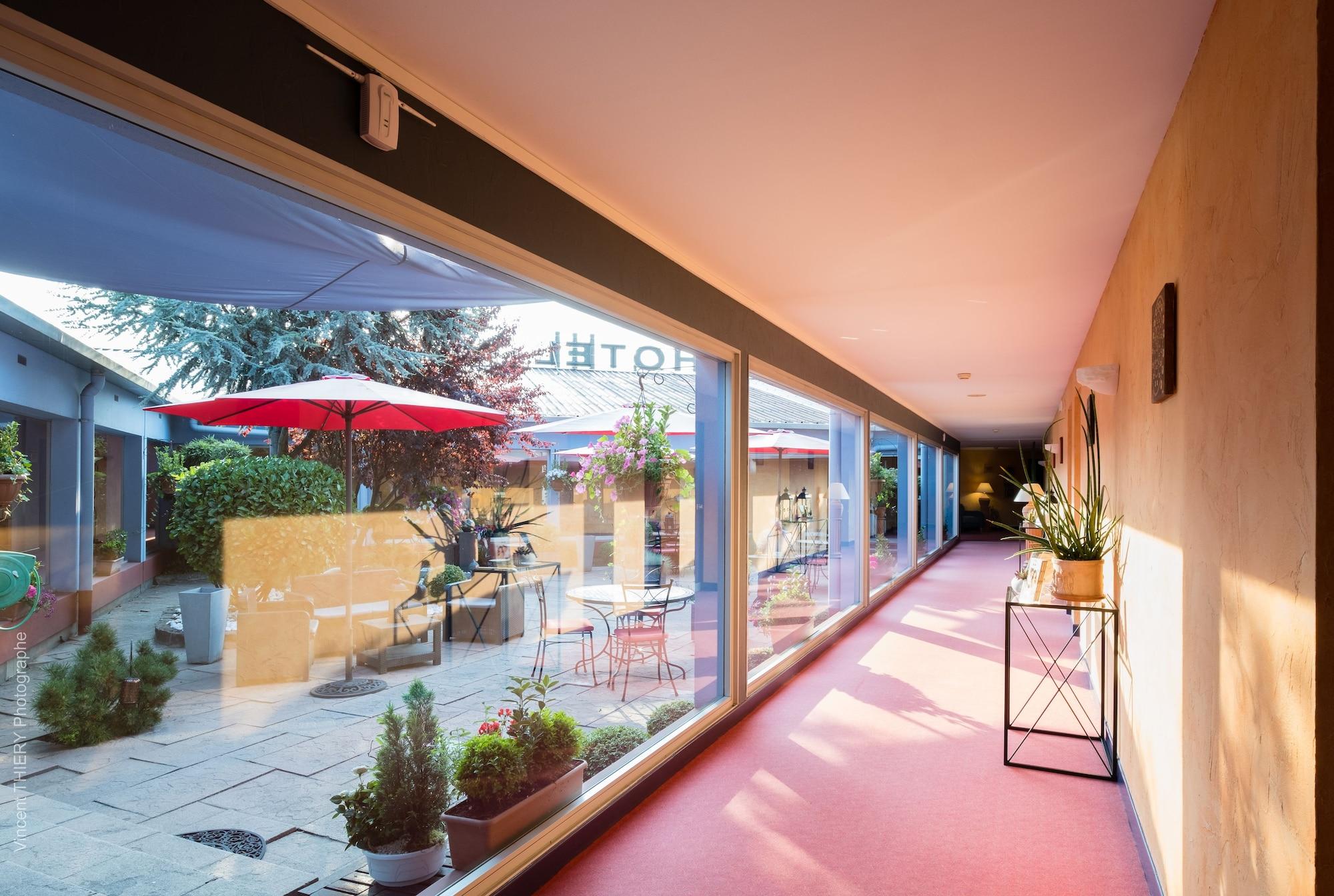 Varios Logis Hôtel Atrium