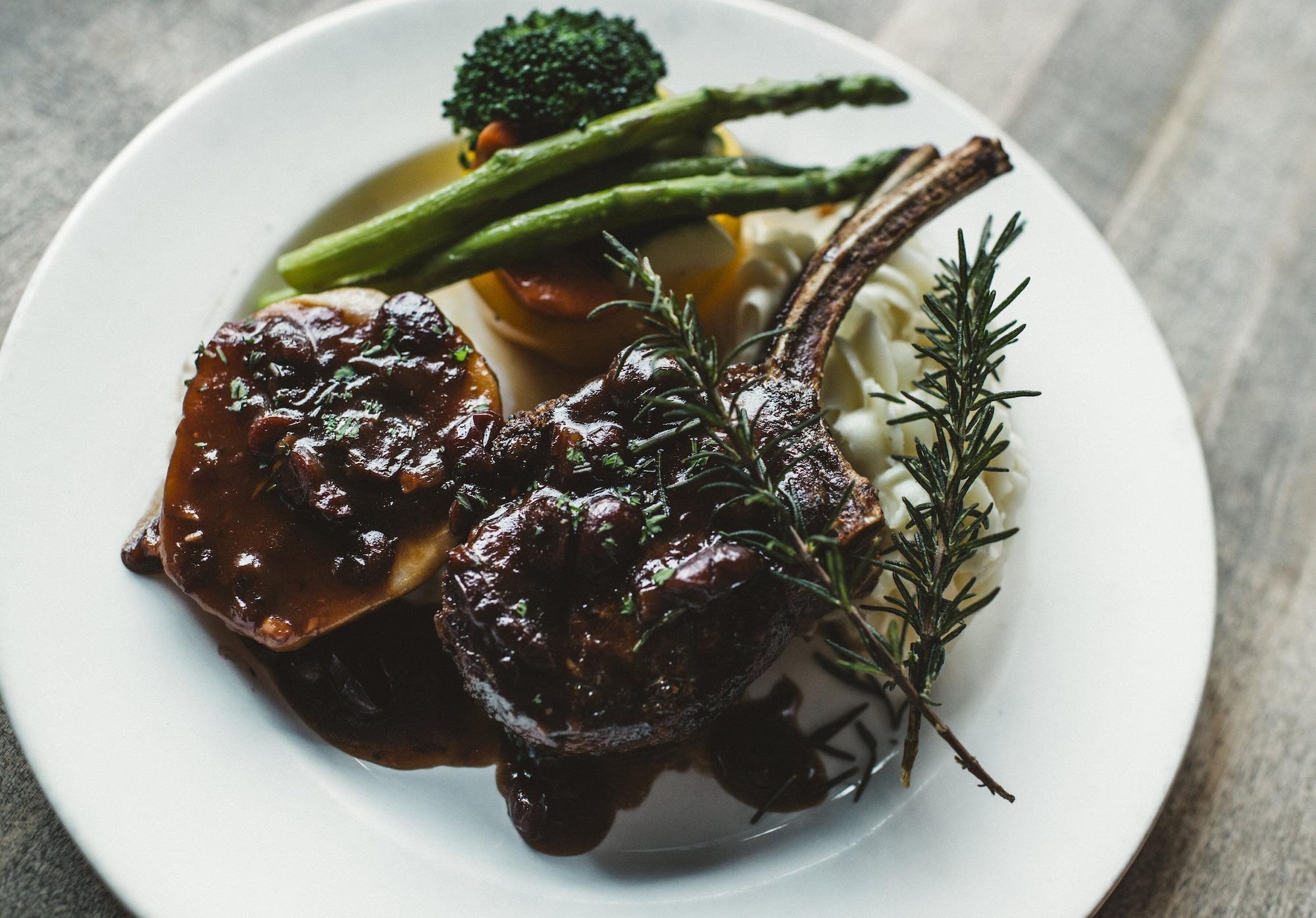 Restaurant The Explorer Hotel Yellowknife