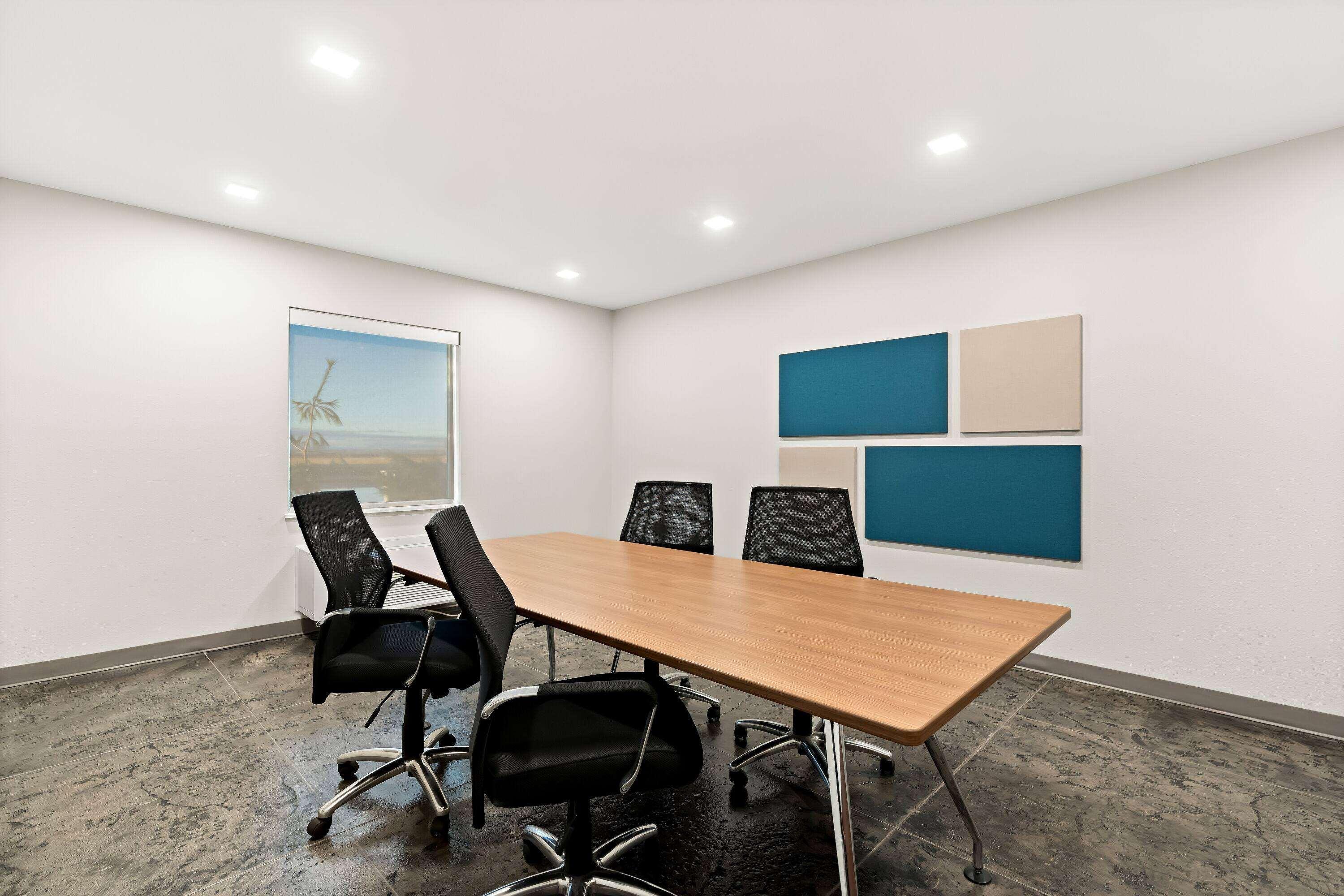 Centro de Negocios Holiday Inn Express & Suites George Quincy South