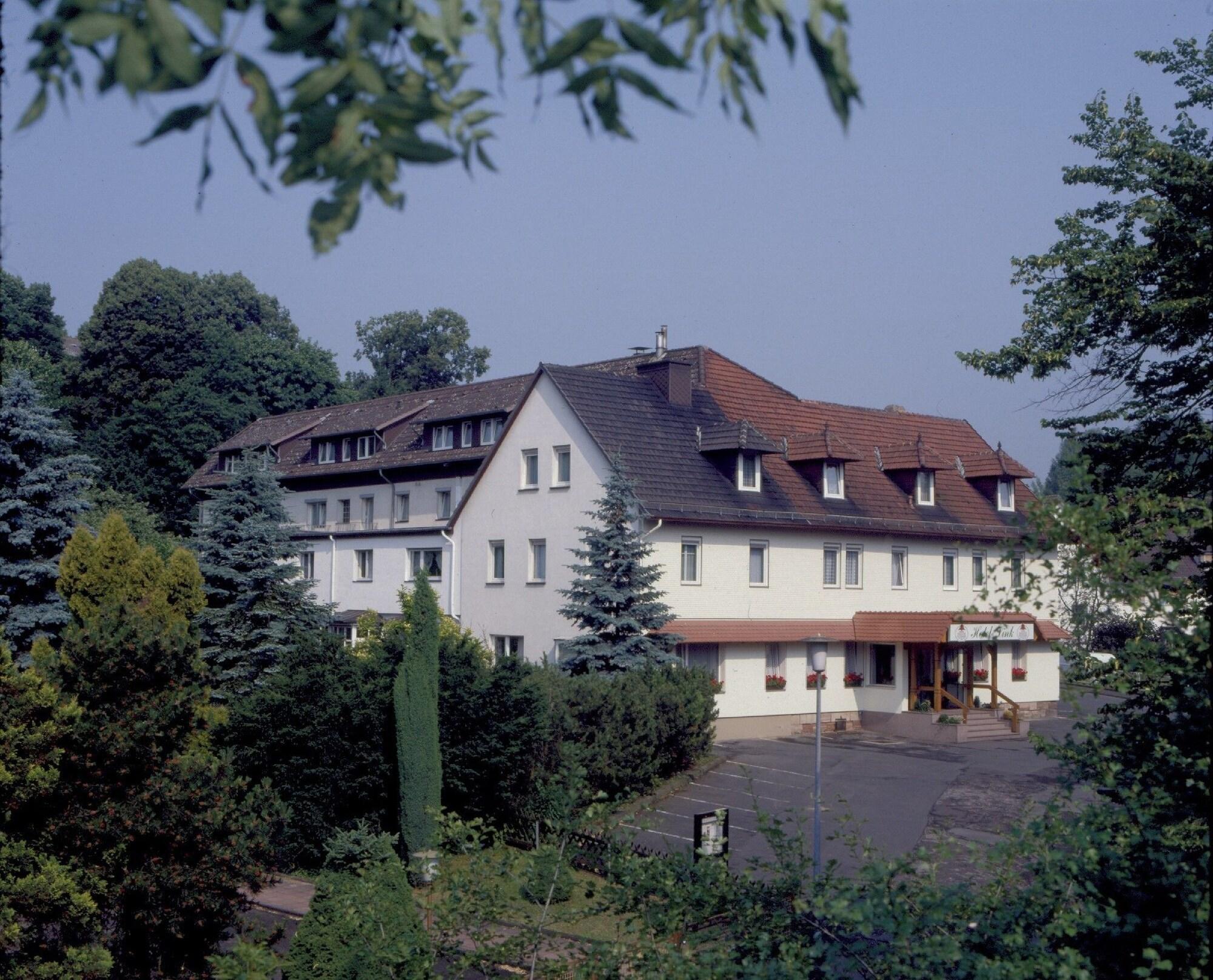 Varios Hotel Link & Restaurant
