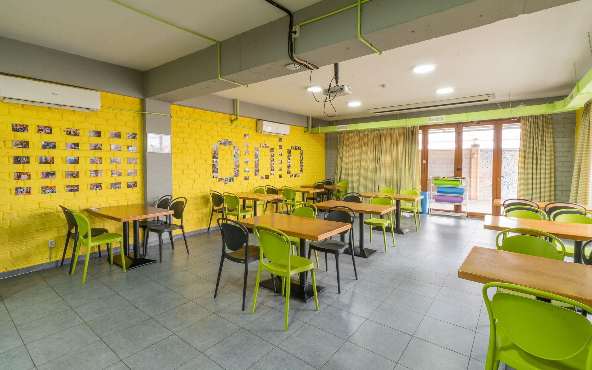 Restaurant Freelander Work and Travel Hostel