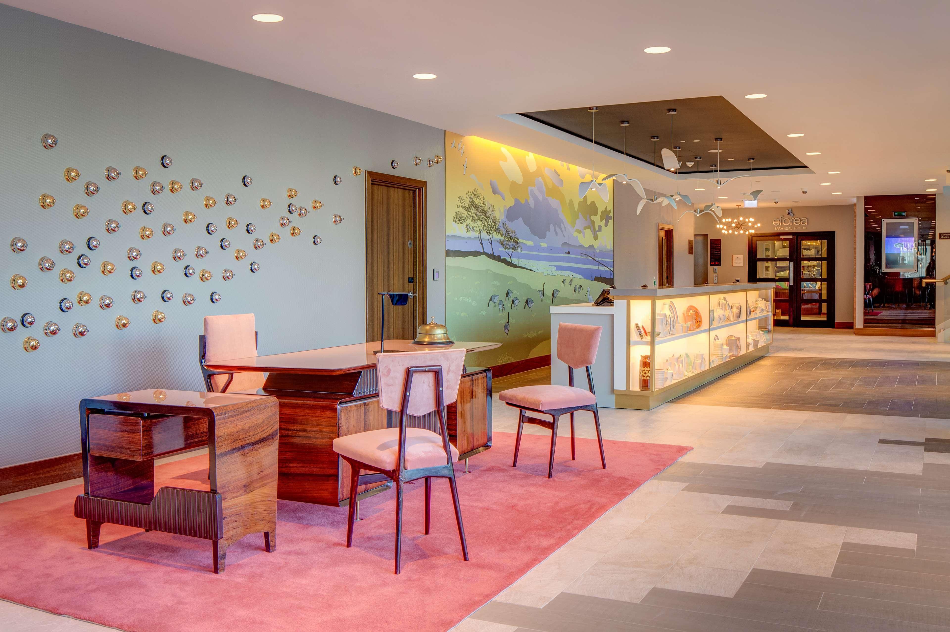 Vista Lobby Hilton Bournemouth