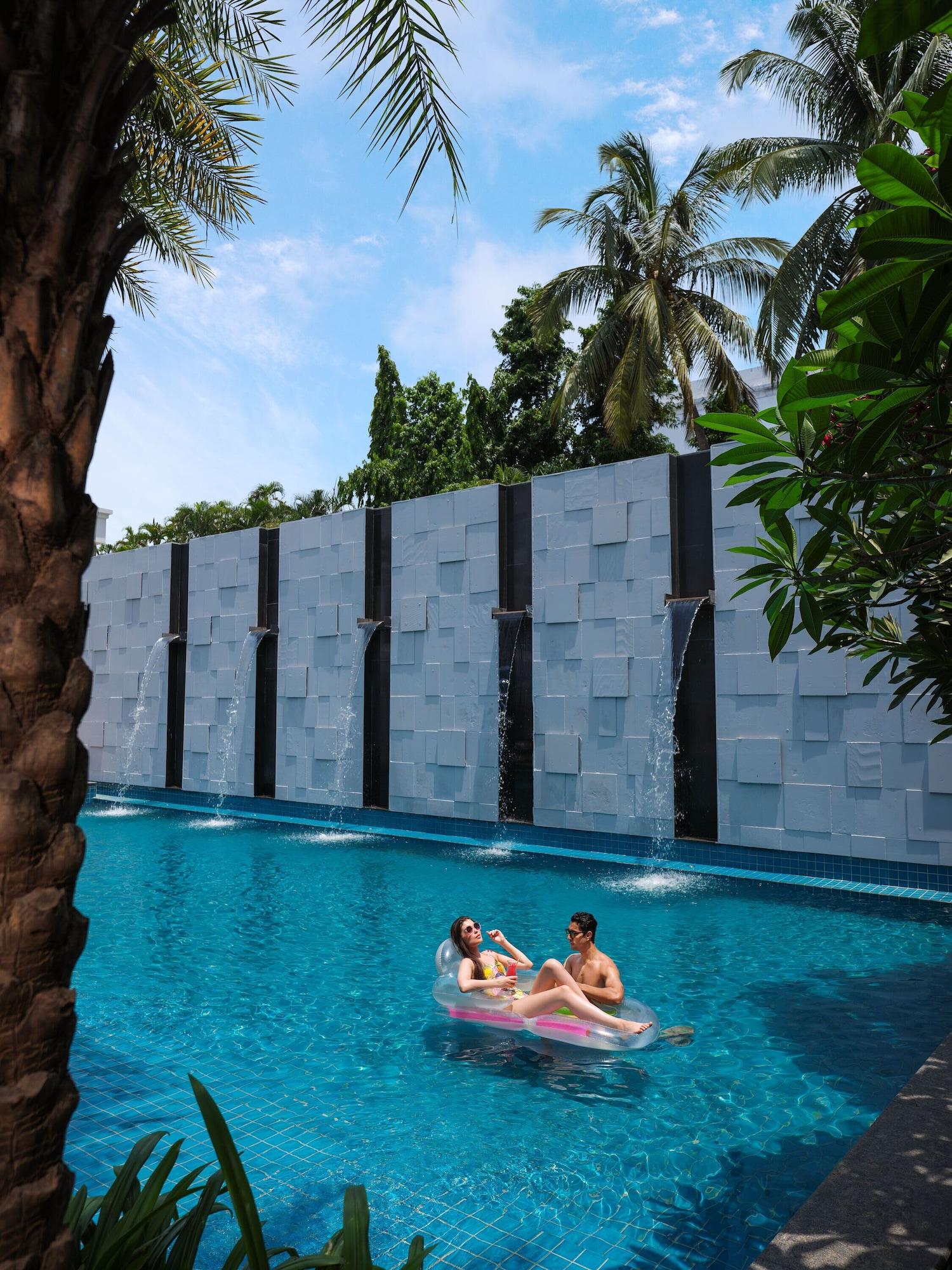 Vista Exterior The Crown - IHCL SeleQtions