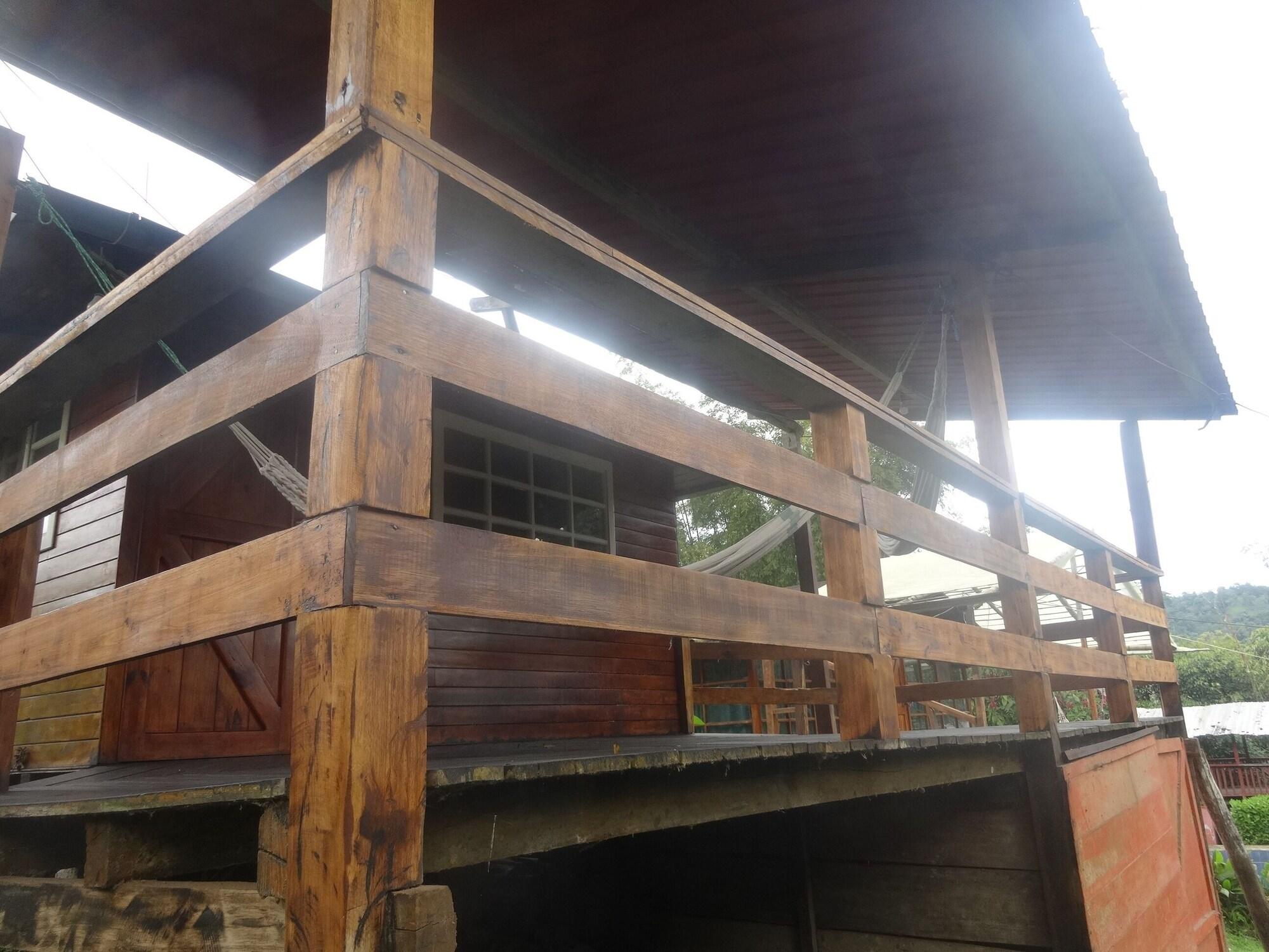 Vista Exterior Hosteria cabañas la Estancia Mindo