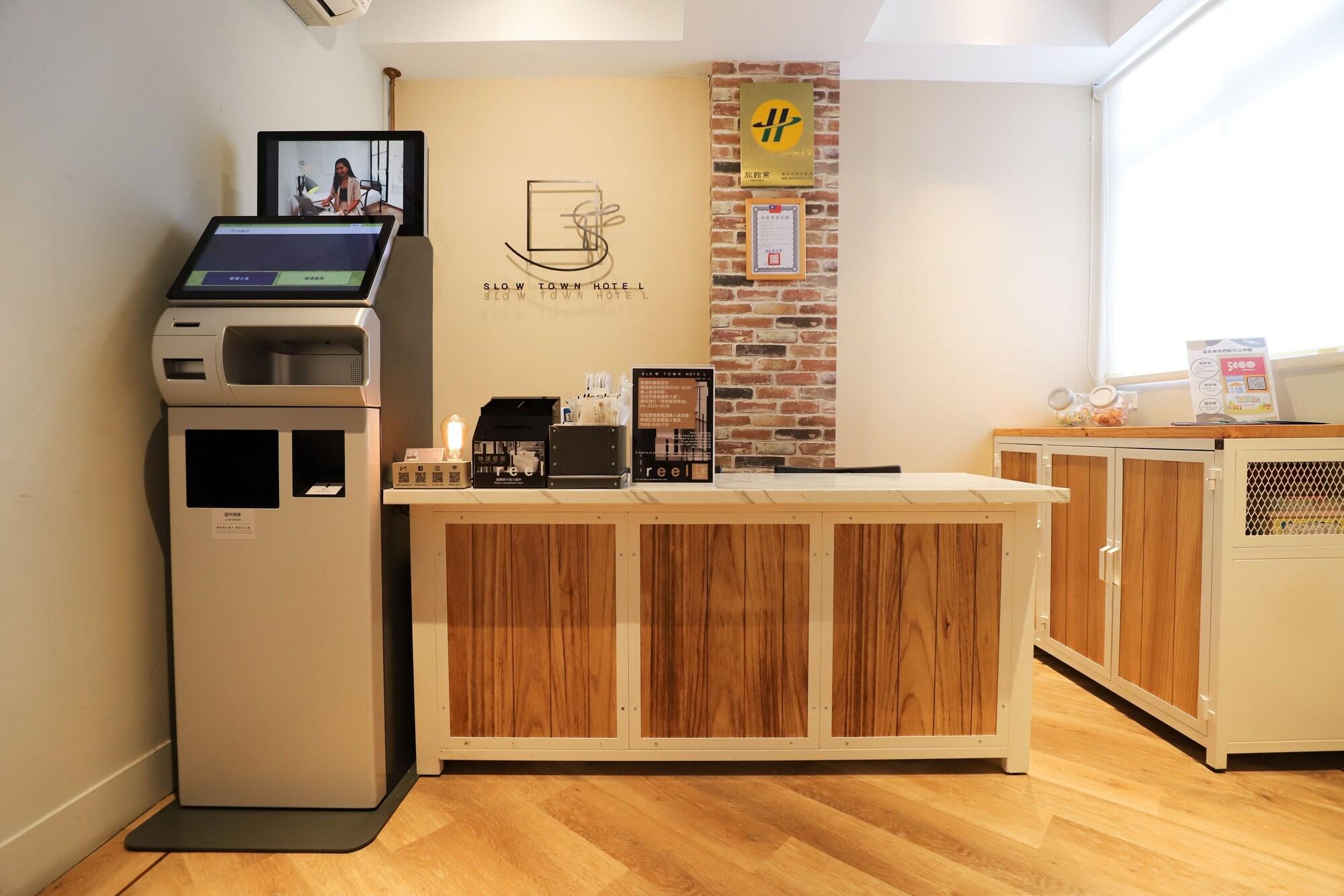 Varios Slow Town Hotel - Reel