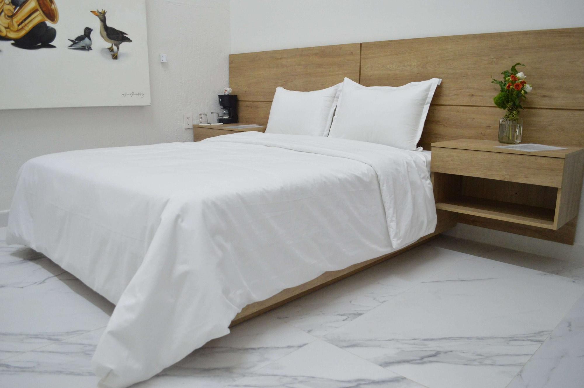 Varios Hotel Via Real