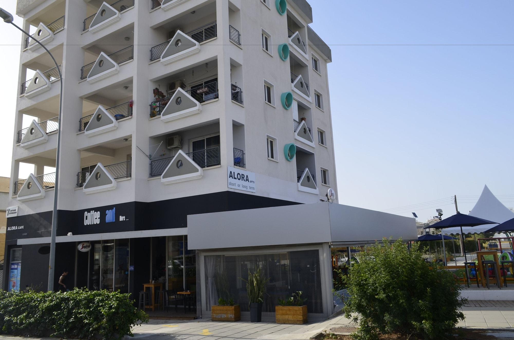 Vista Exterior Alora Apartments