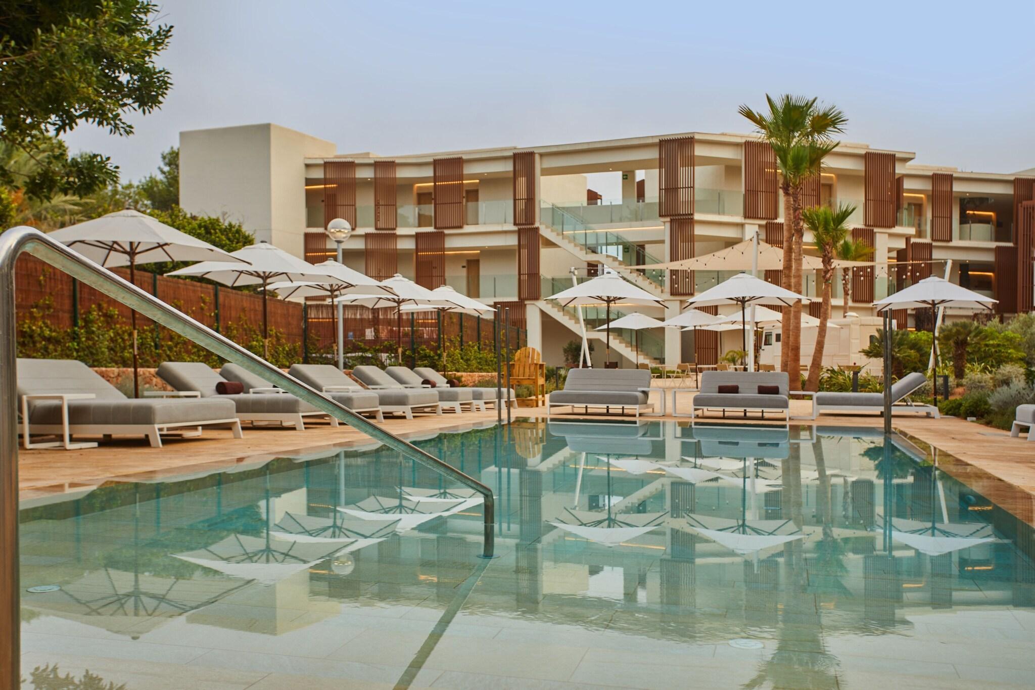 Vista Exterior The Club Cala San Miguel Hotel Ibiza,Curio Collect