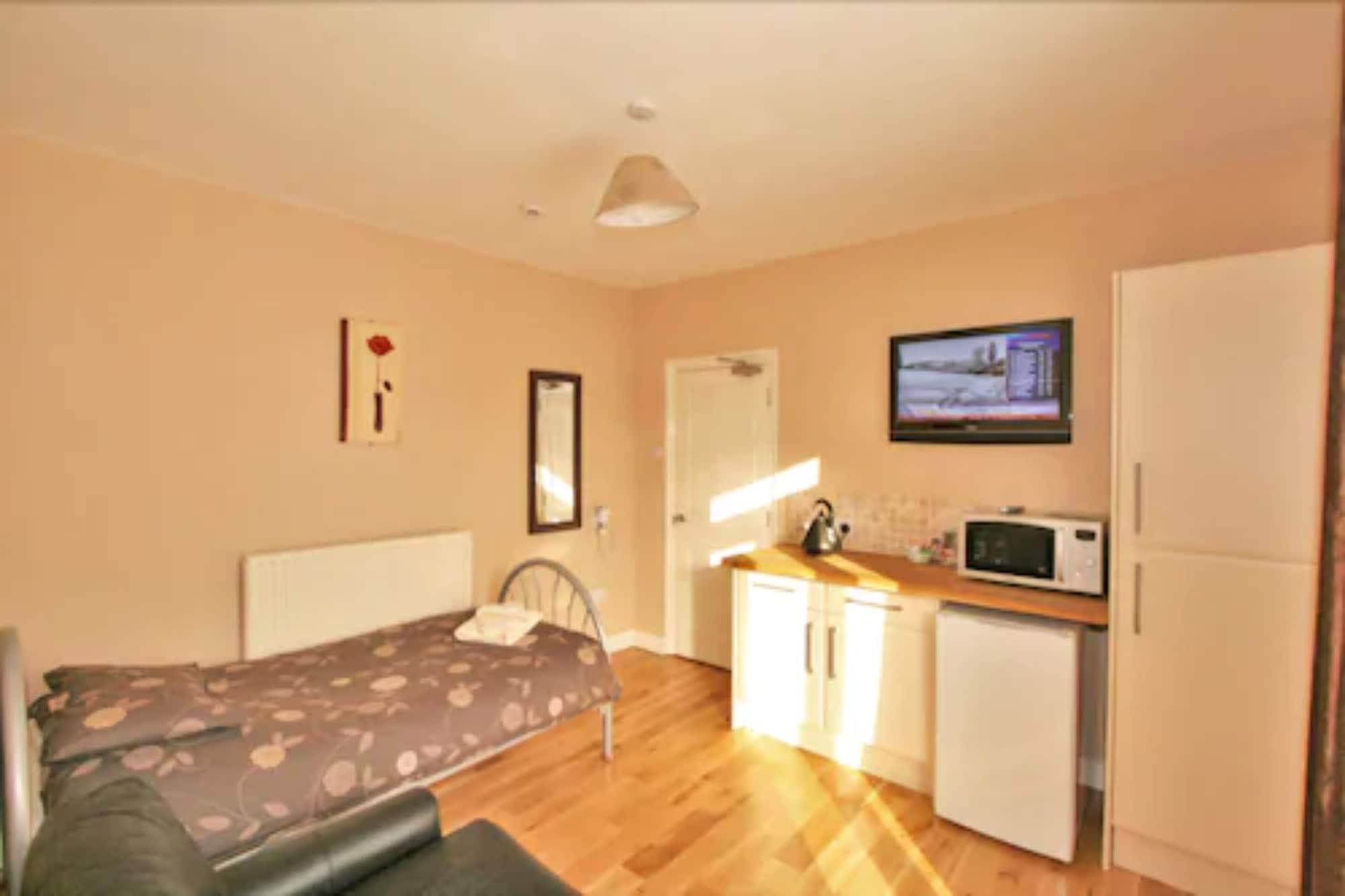 Comodidades del Alojamiento Central Studios Gloucester Road by Rooms Booked - Free Parking