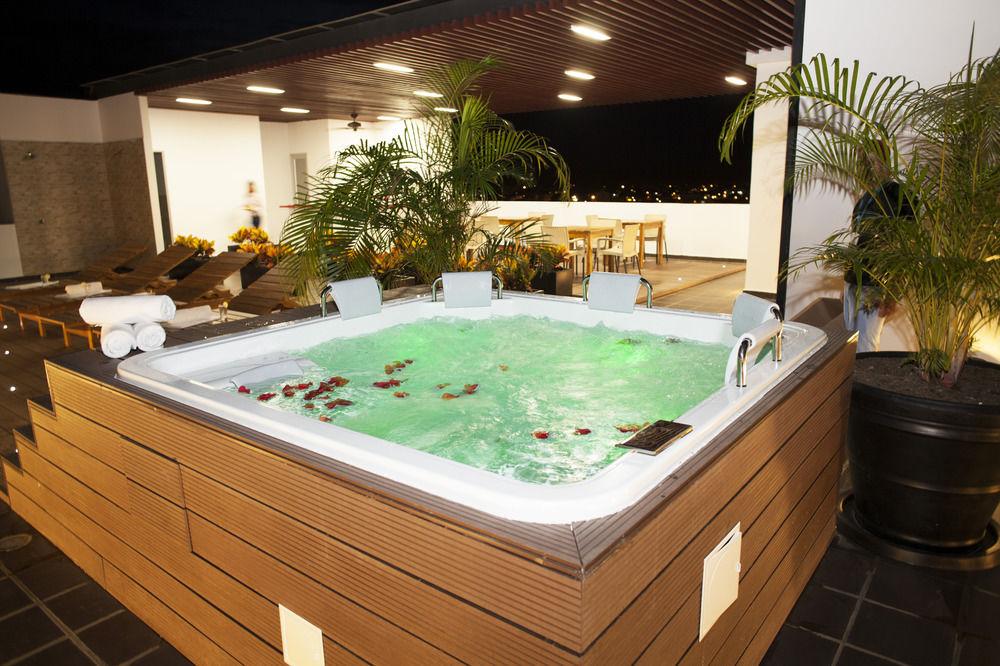 Vista Piscina Hotel Cinco Montería