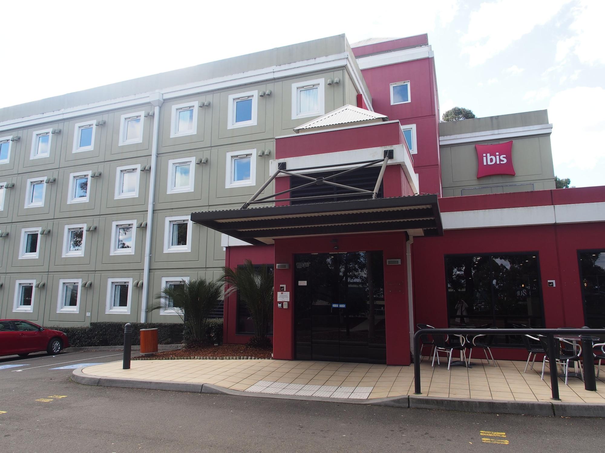 Vista Exterior ibis Sydney Thornleigh