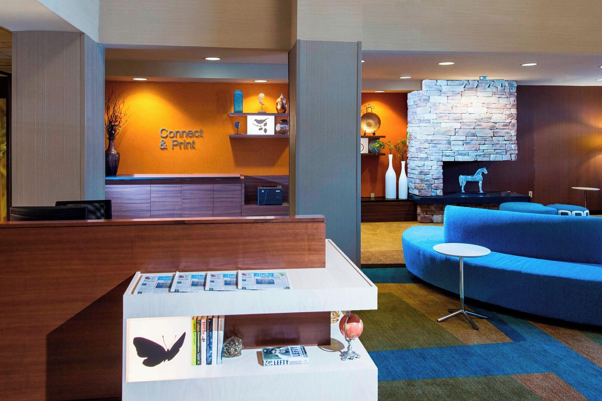 Vista Lobby Fairfield Inn & Suites by Marriott Atlanta Buford/Mall of Georgia