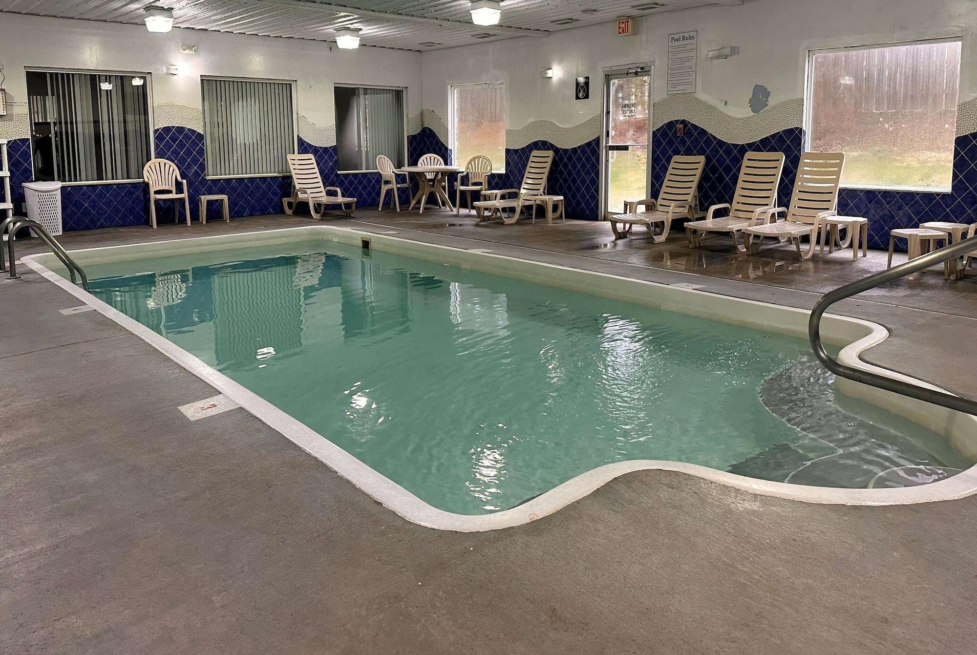 Vista Piscina Baymont by Wyndham Noblesville