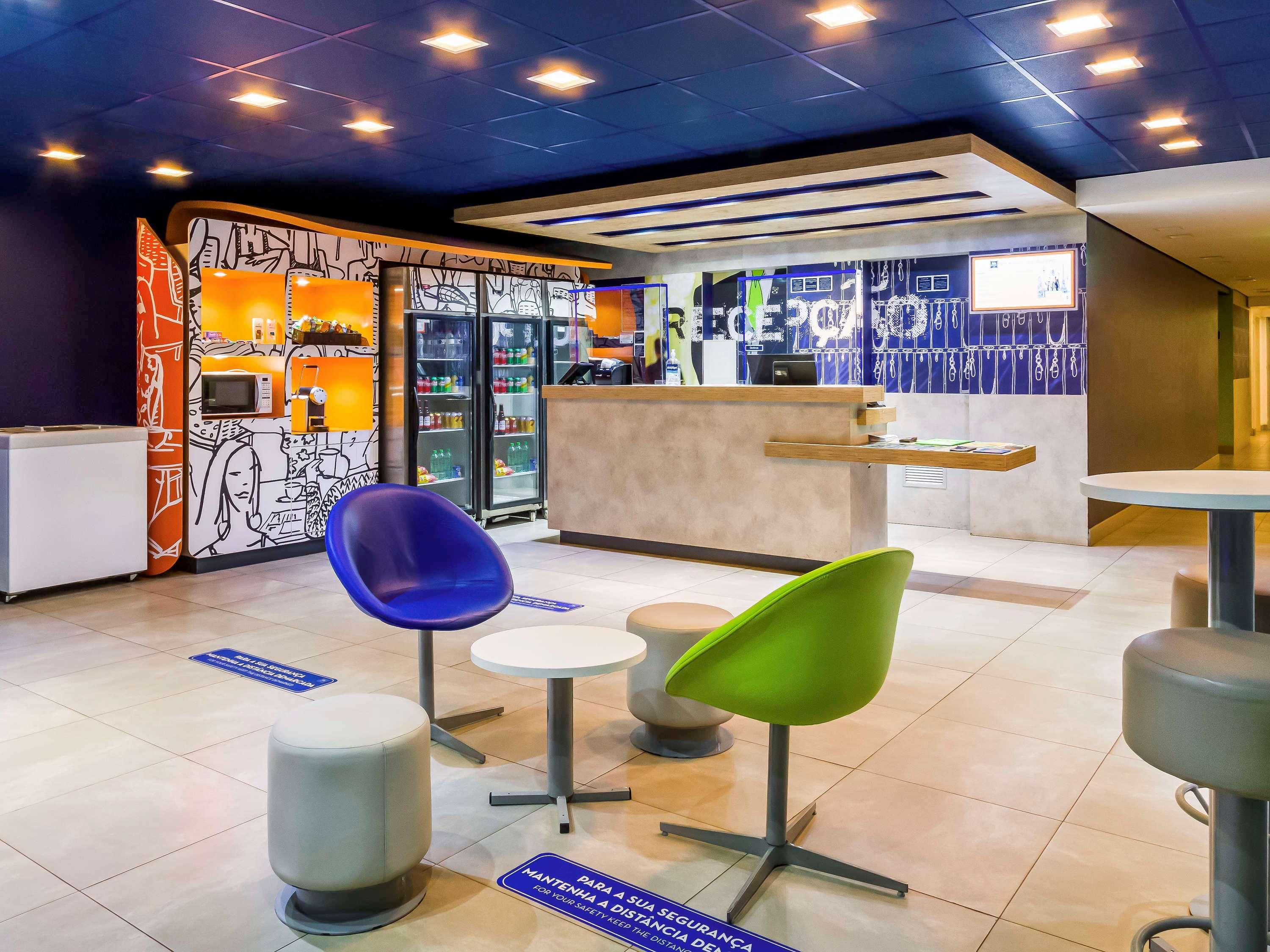 Bar/Salón ibis budget Sertaozinho