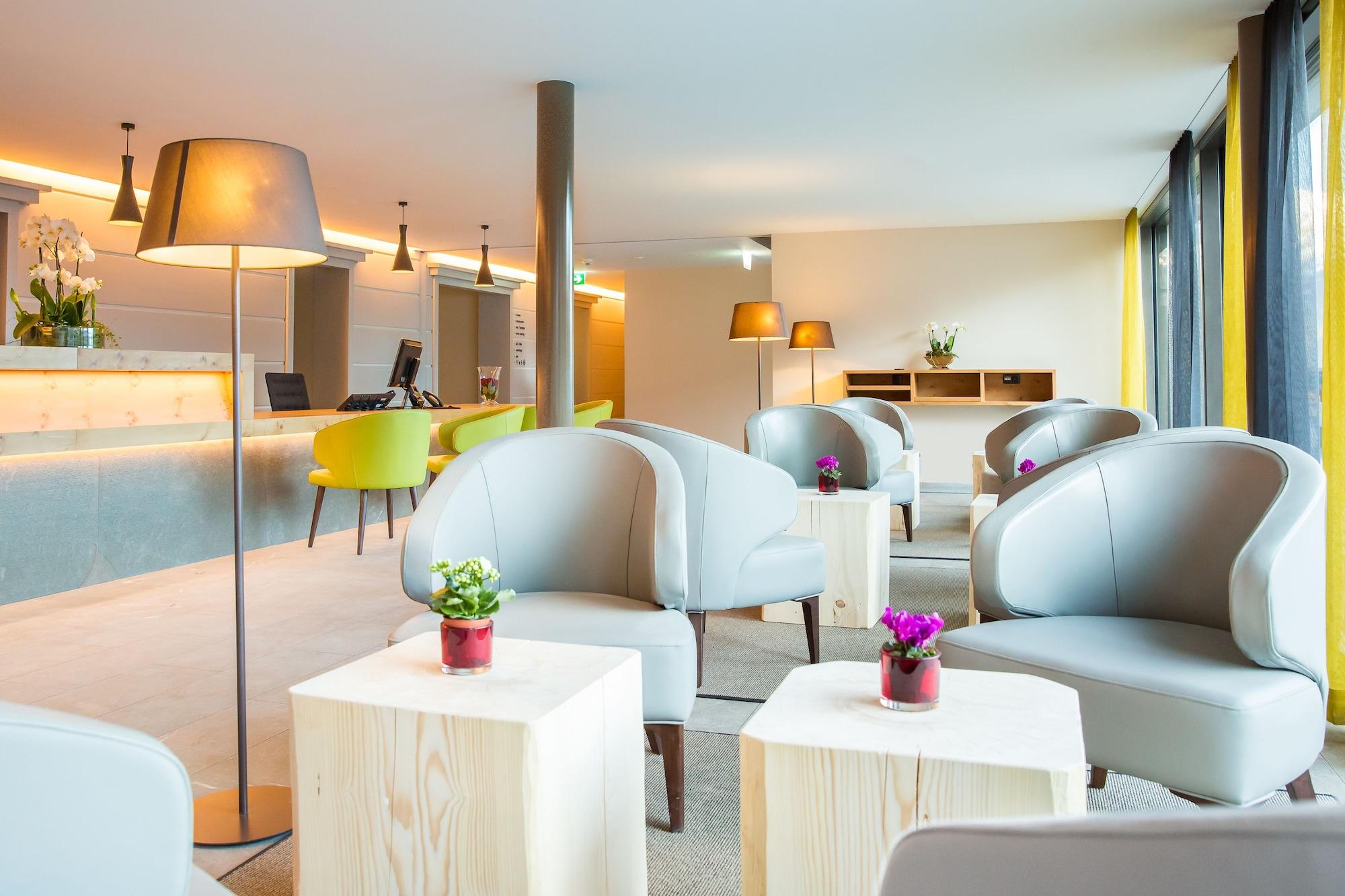 Vista Lobby The Alpina Mountain Resort