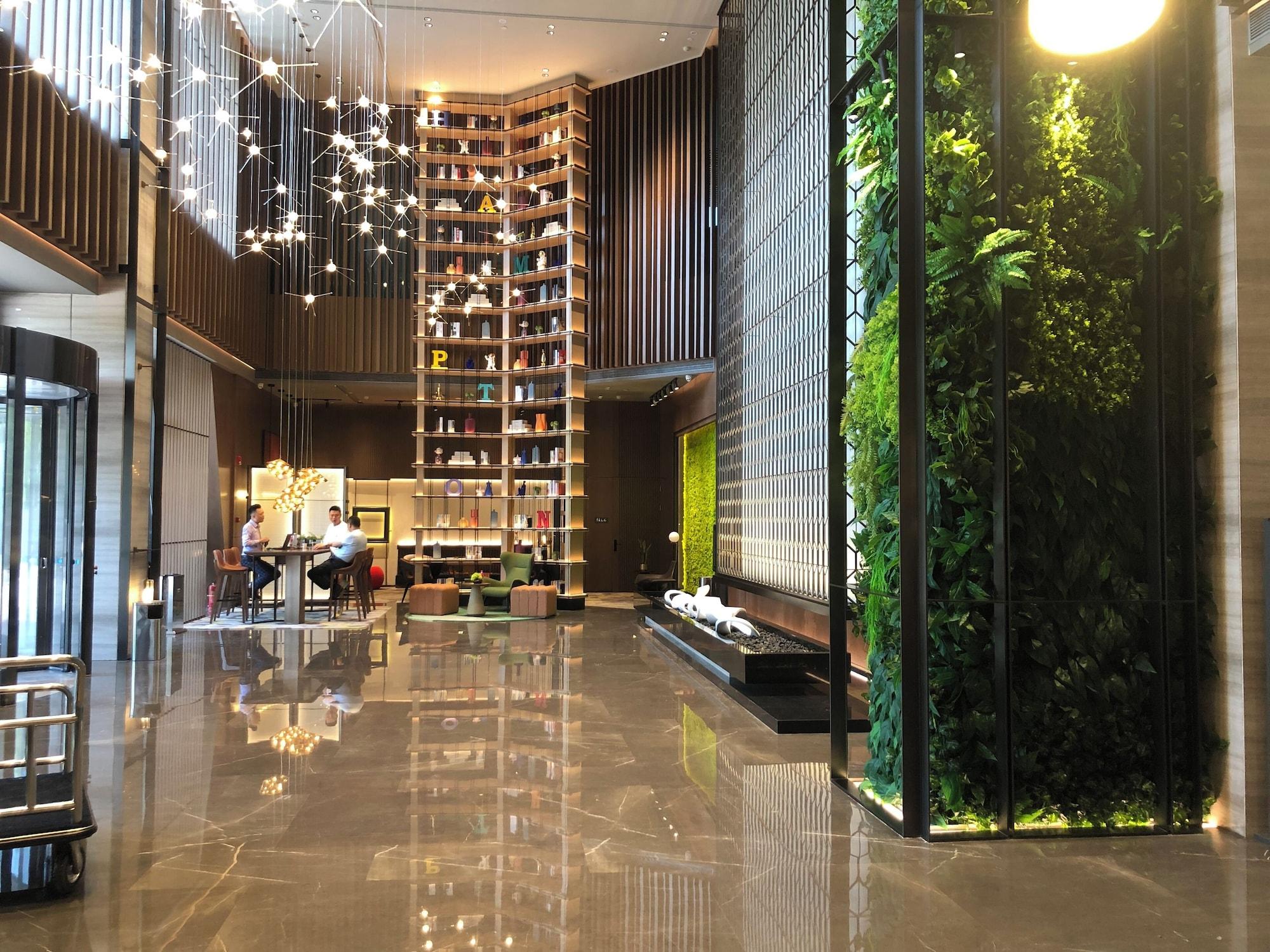 Vista Lobby Hampton by Hilton Wuhan Zhongnan