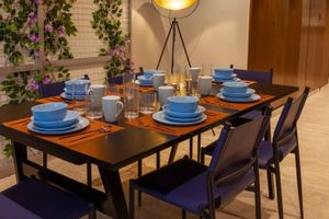 Alquiler Vacacional - Embrace the Now: 203 Industrial's Sunlit Serenity Awaits