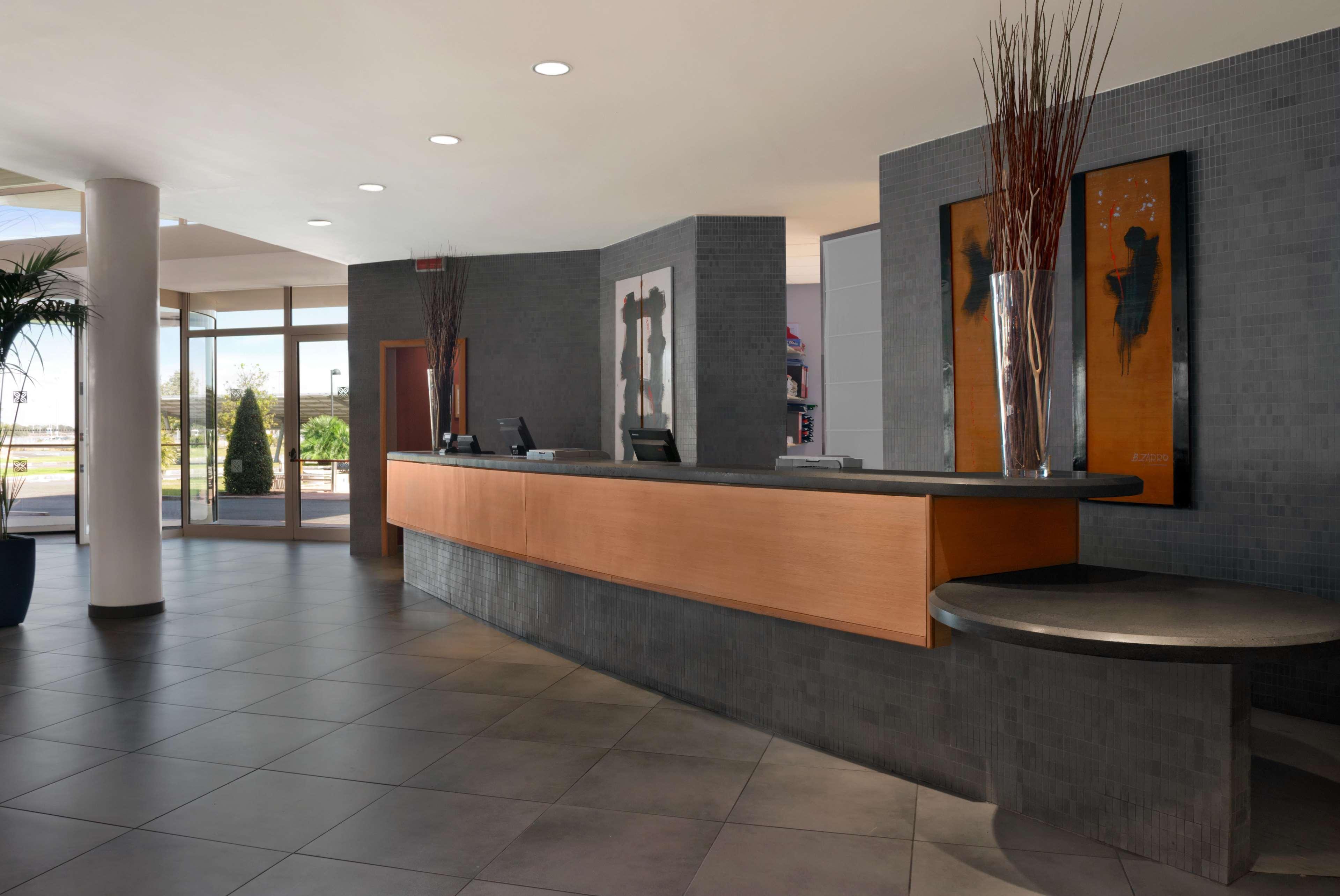 Vista Lobby Hilton Garden Inn Rome Airport