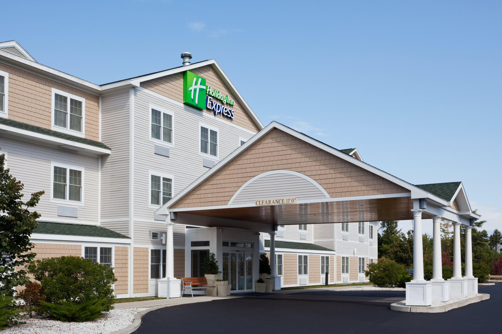 Vista Exterior Holiday Inn Express and Suites Freeport Brunswick
