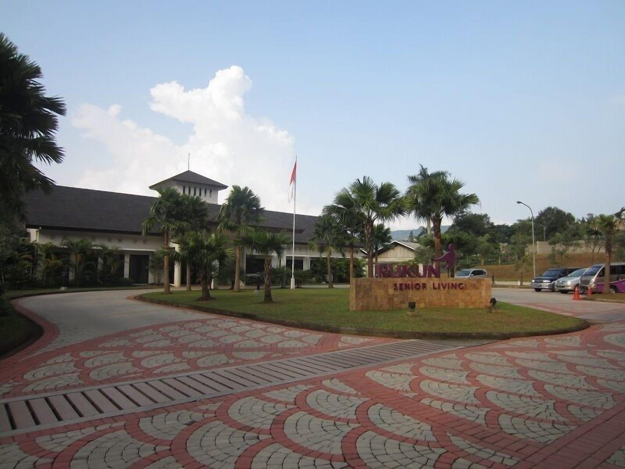 Vista Exterior Rukun Senior Living