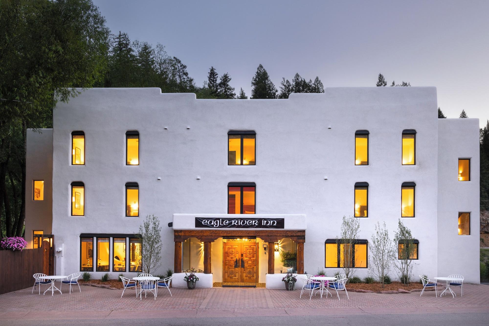 Varios Eagle River Inn