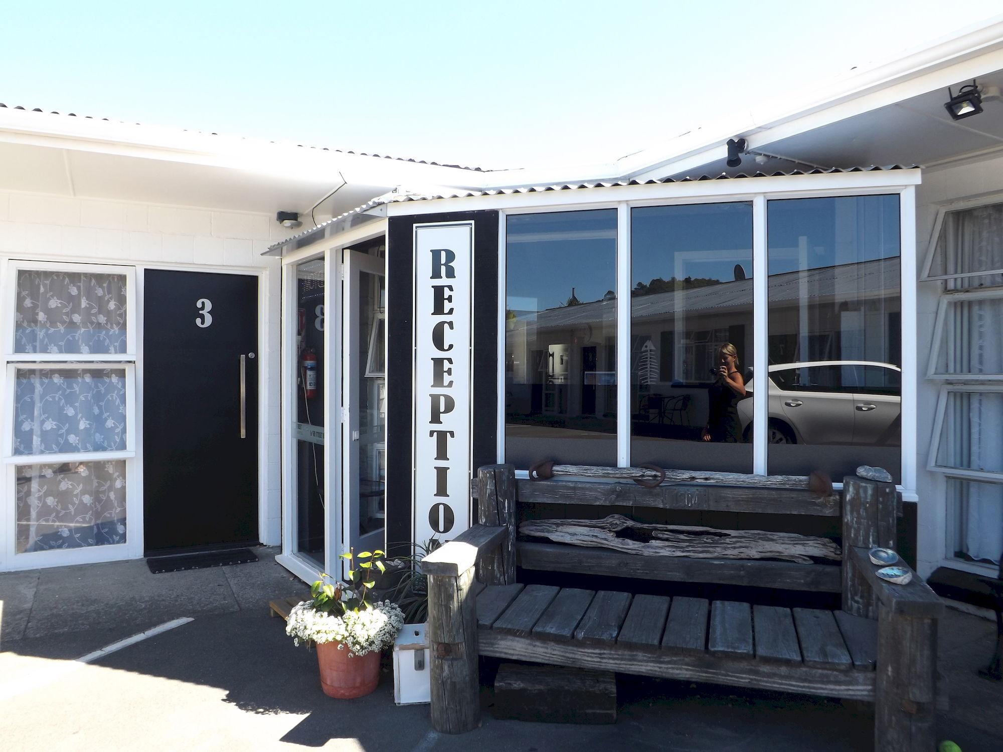Vista Lobby High Street Living Motel