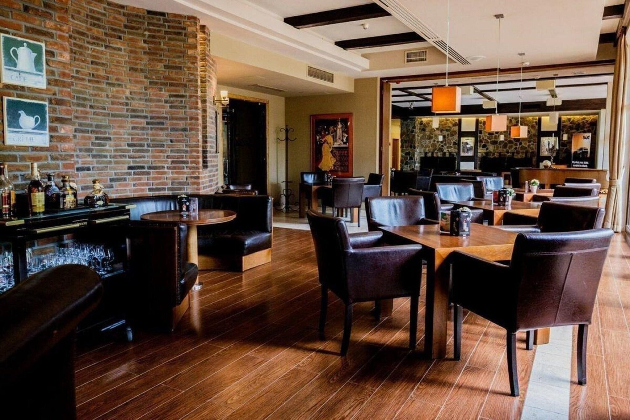 Bar/Salón Hotel SPA Dr Irena Eris Wzgorza Dylewskie