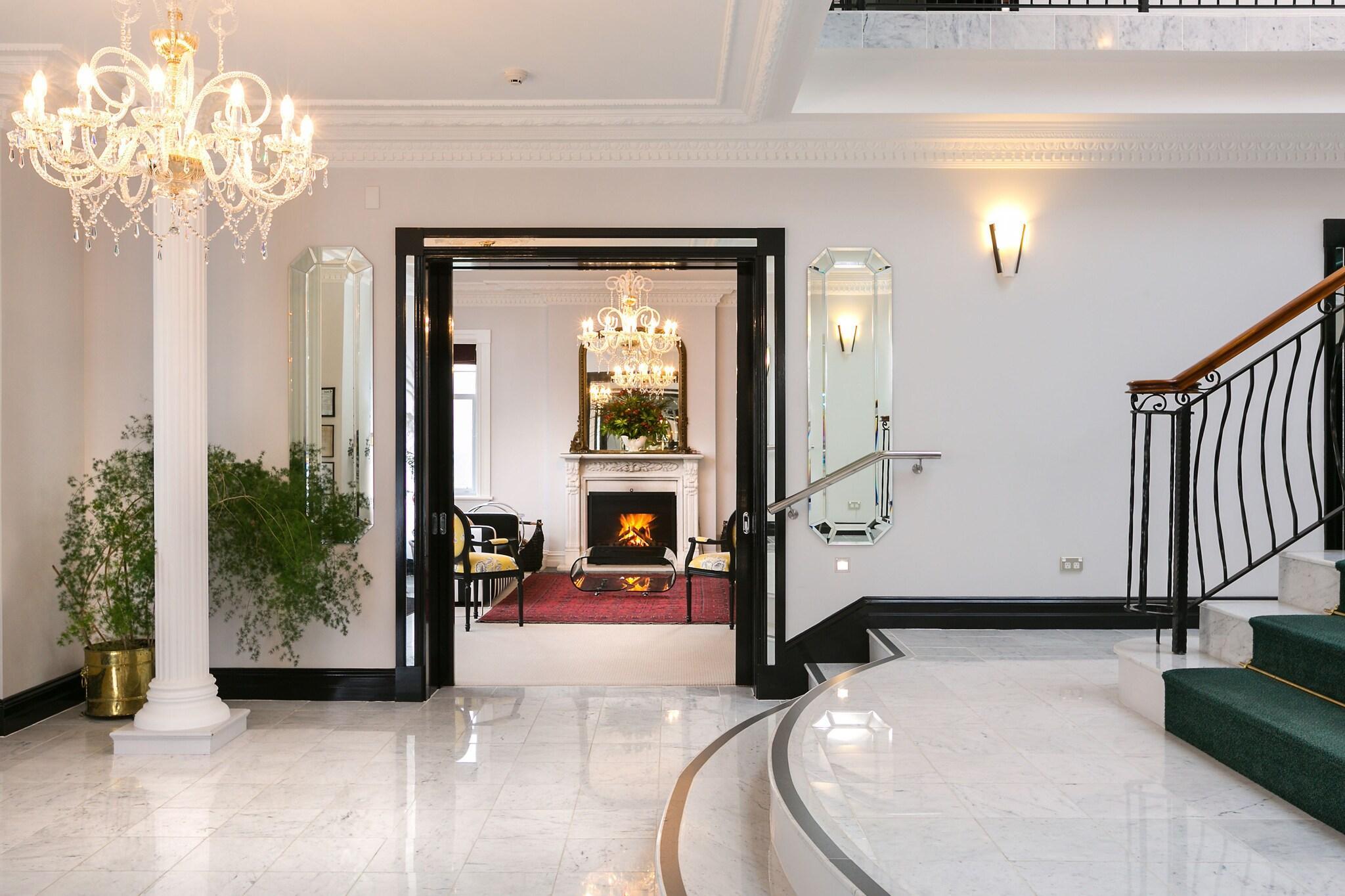 Vista Lobby Camp Estate