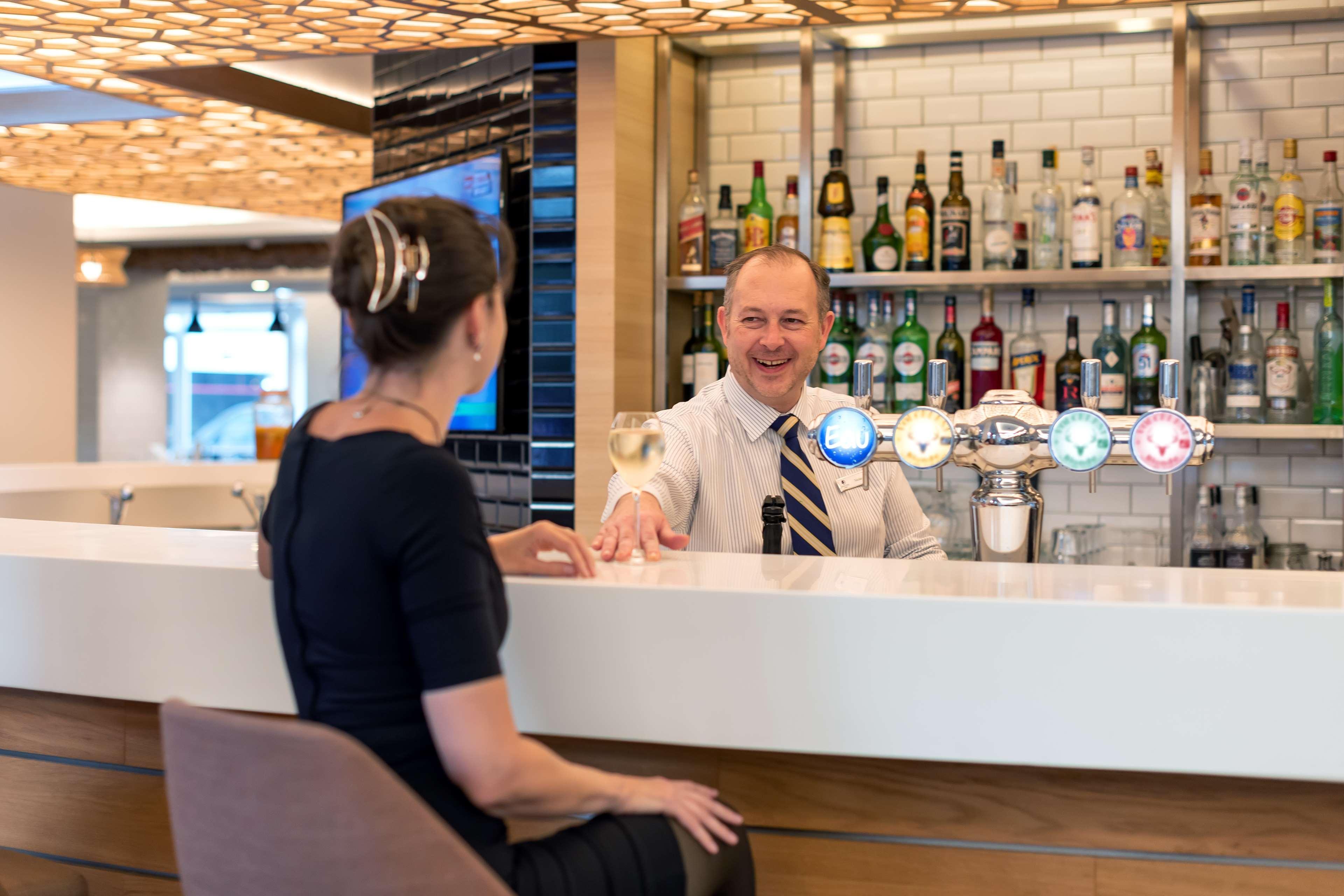 Bar/Salón DoubleTree by Hilton Paris Bougival