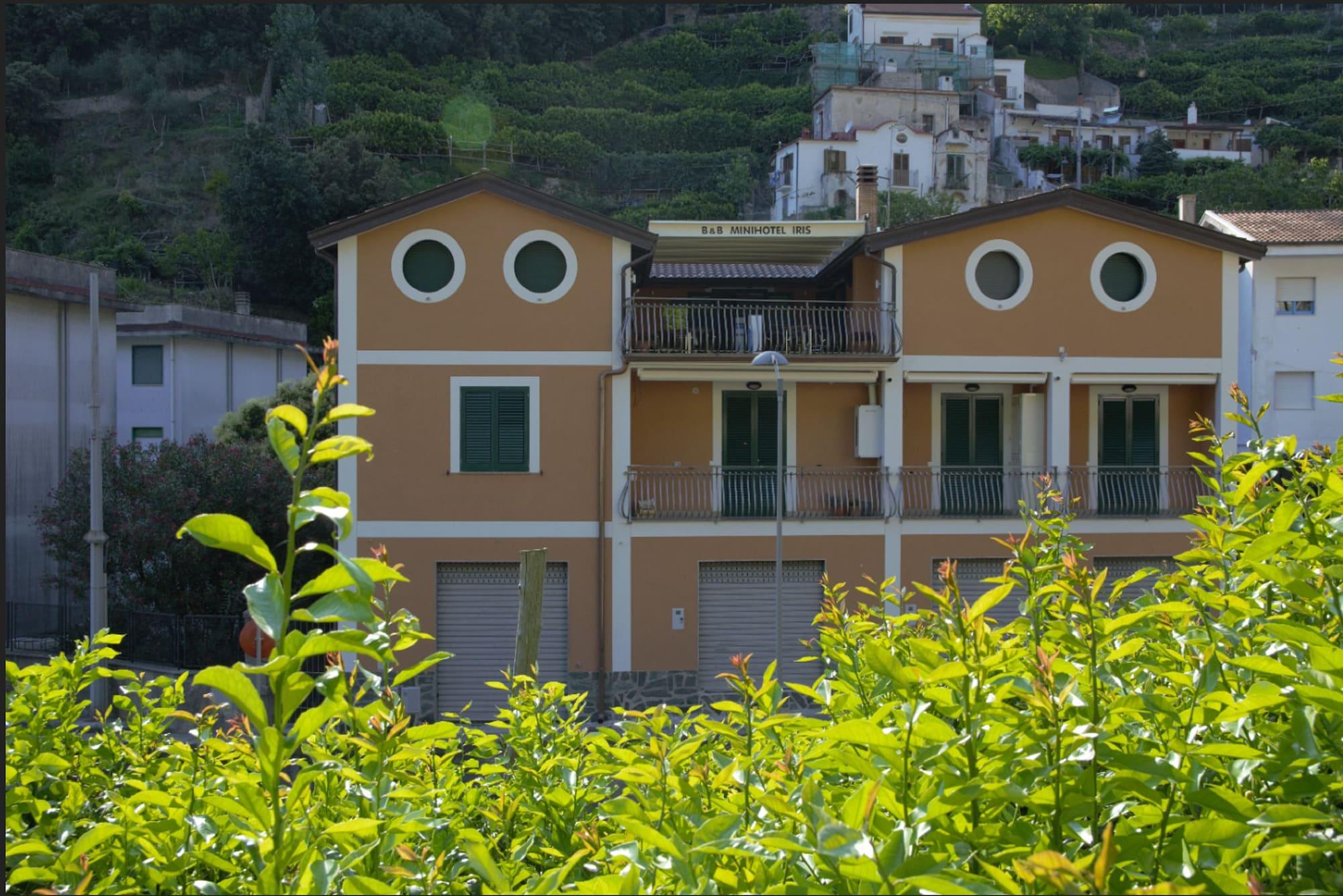 Vista Exterior Minihotel IRIS