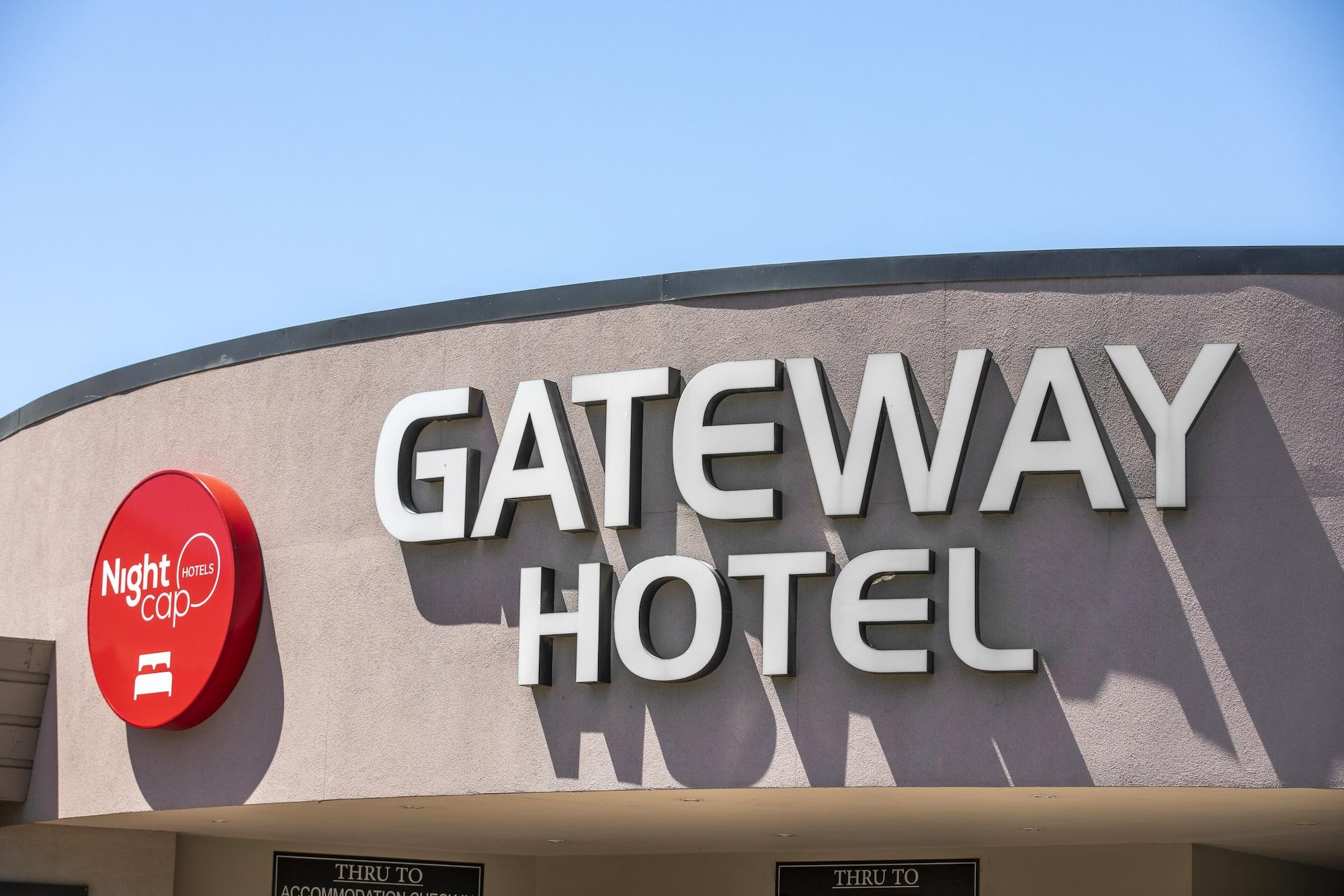 Vista Exterior Nightcap at Gateway Hotel