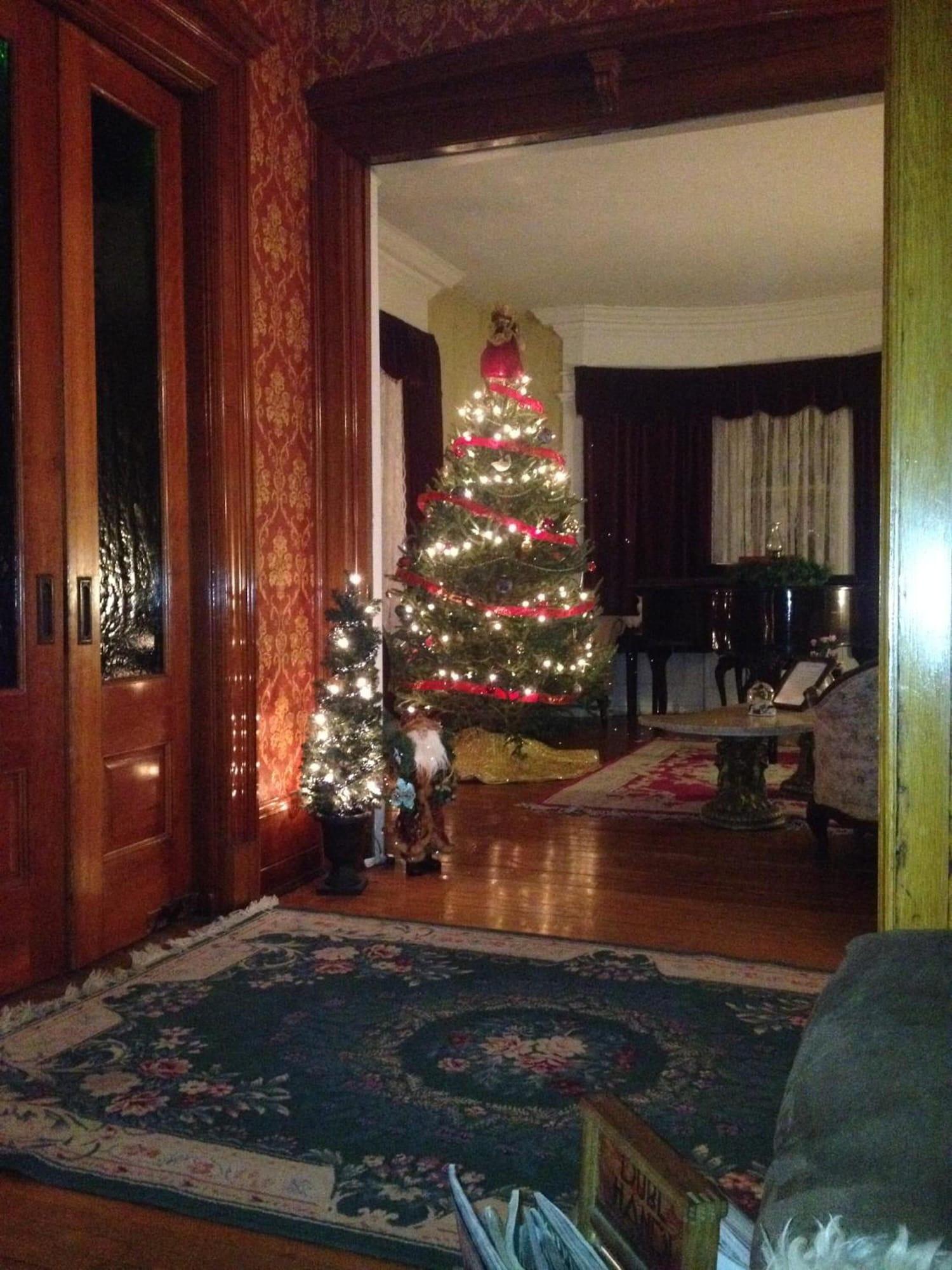 Vista Lobby Victorian Charm Inn