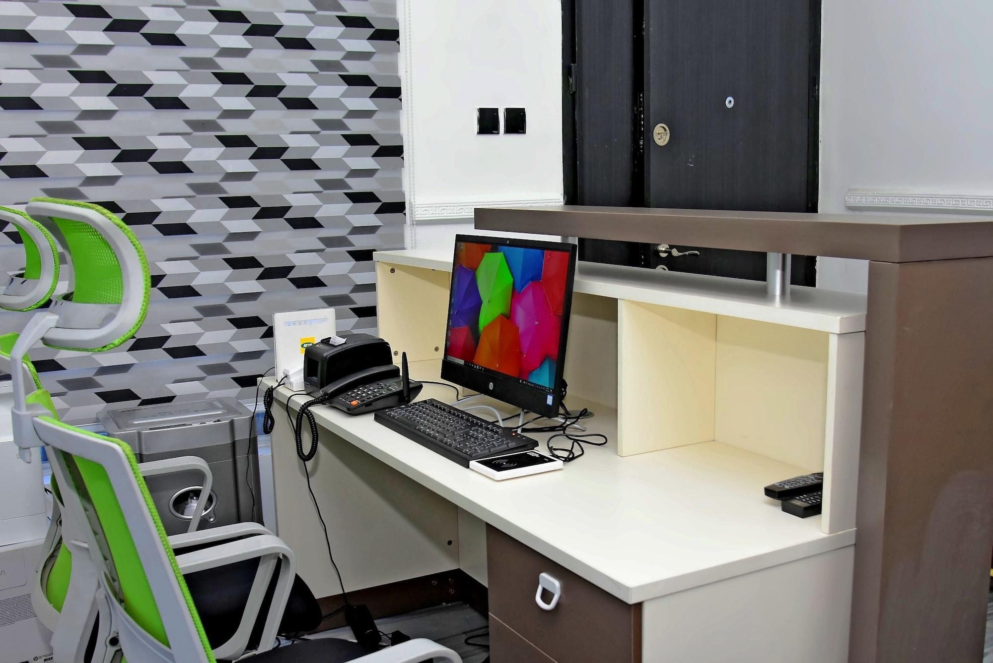 Vista Lobby Blue Line Apartments