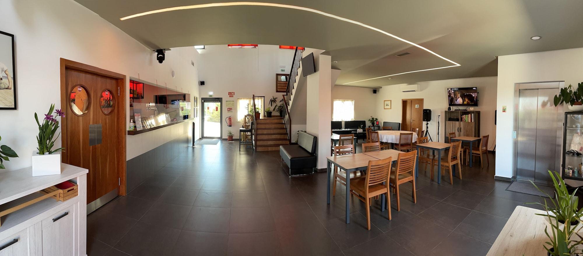 Bar/Salón Villa 3 Caparica, Lisbon GAY Beach Hotel