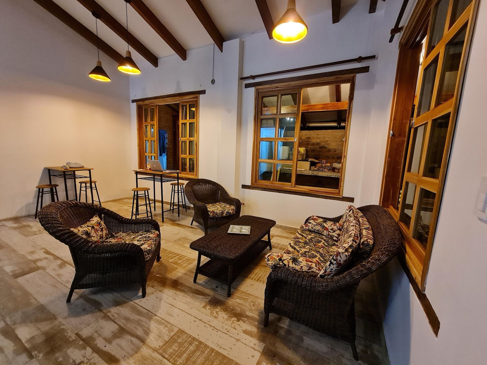 Vista Lobby La Mercedes Cattaleya Hostal By MH