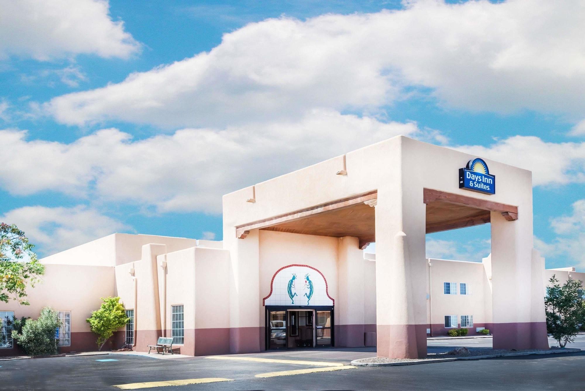 Vista Exterior Days Inn & Suites by Wyndham Lordsburg