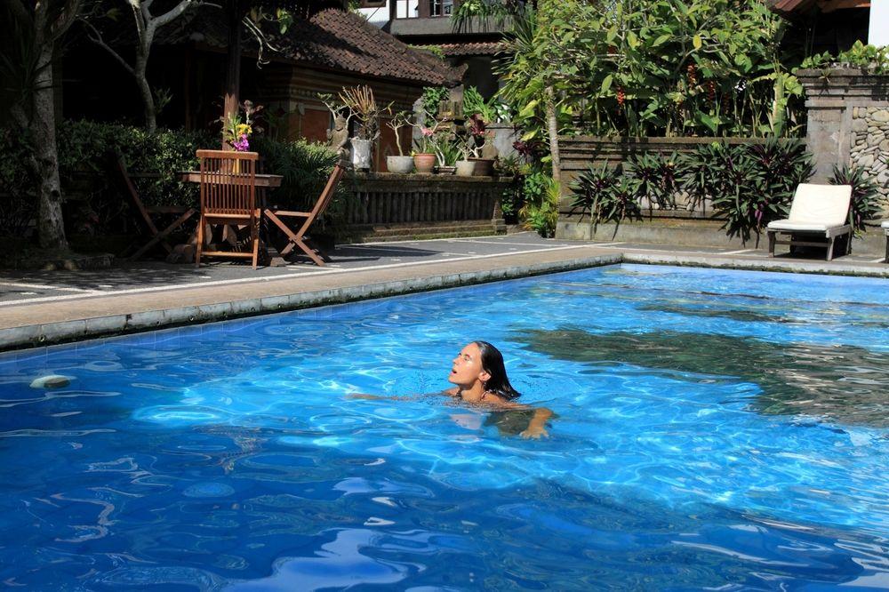Vista Piscina Warsa Garden Bungalows