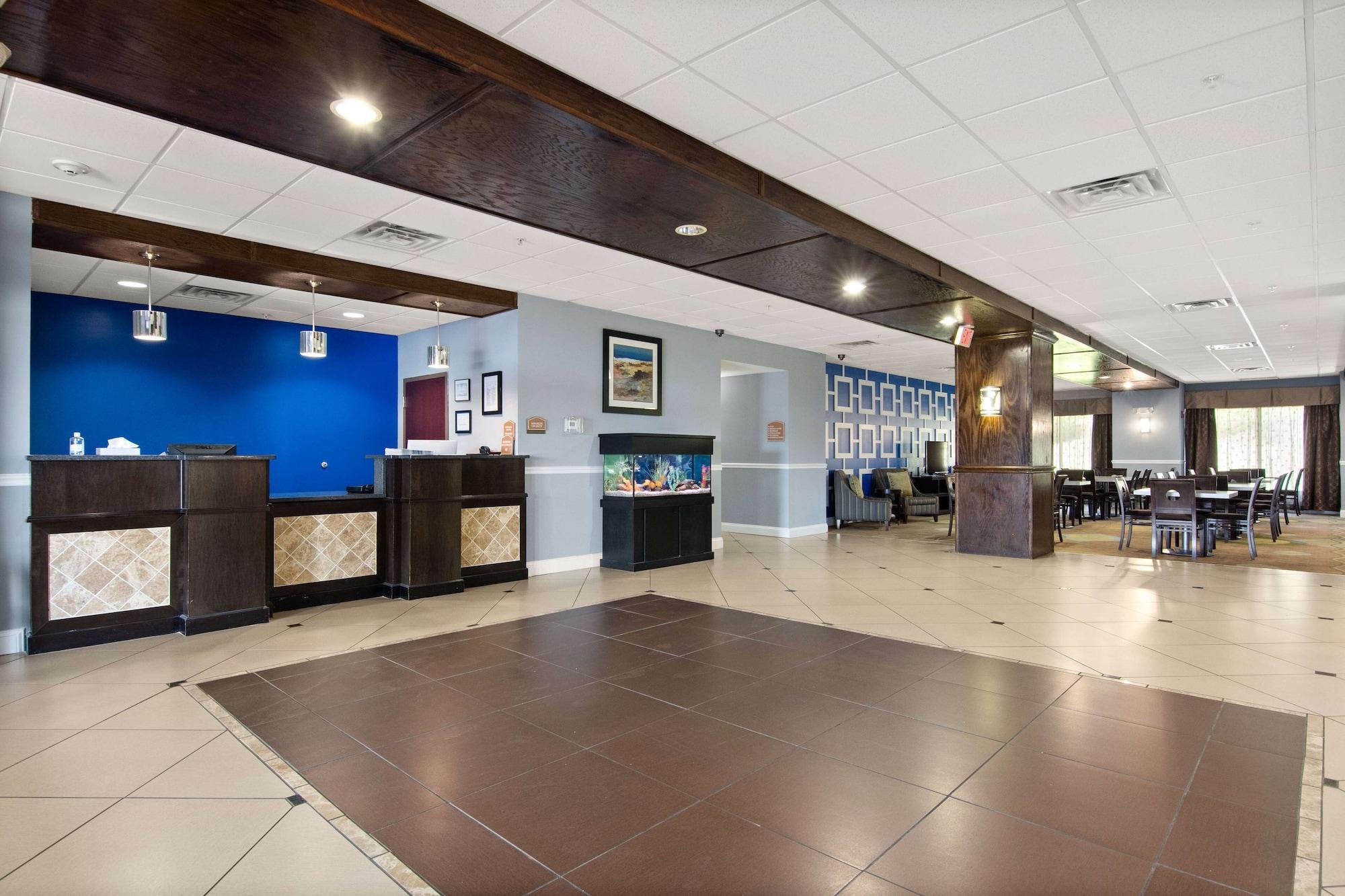 Vista Lobby SureStay Plus Hotel By Best Western Portland Route 52 West