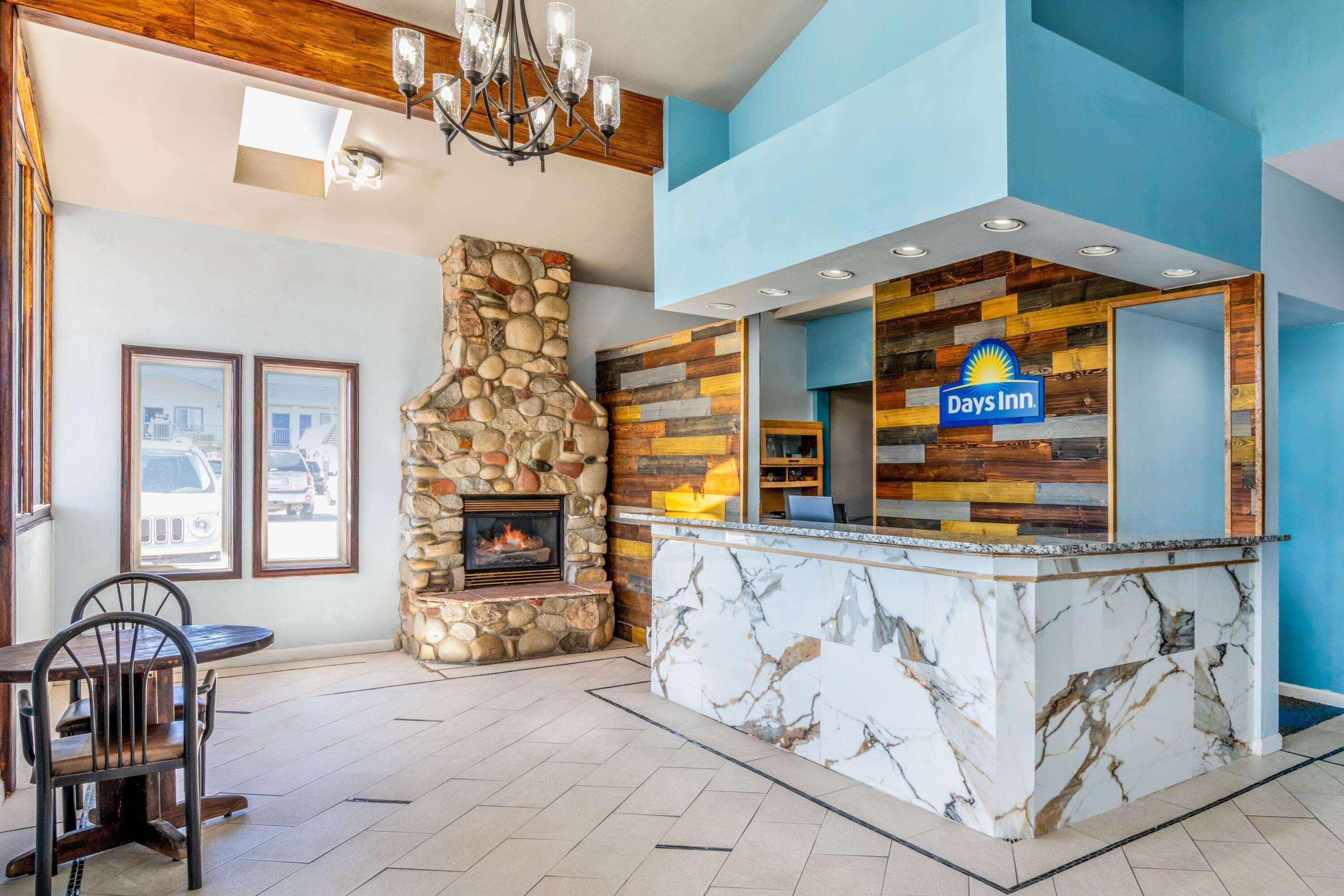 Vista Lobby Days Inn by Wyndham Delta CO