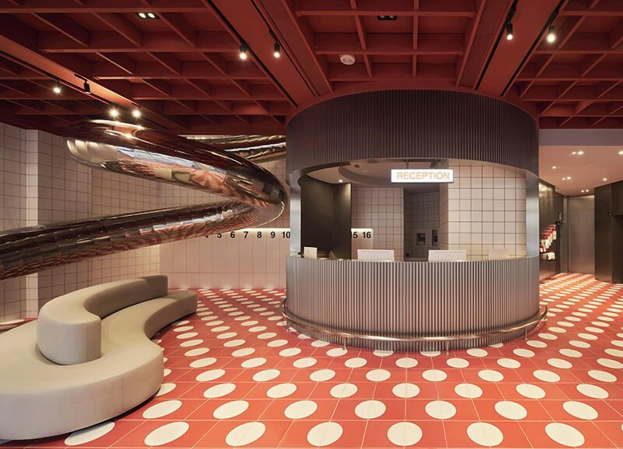 Varios Red Dot Hotel