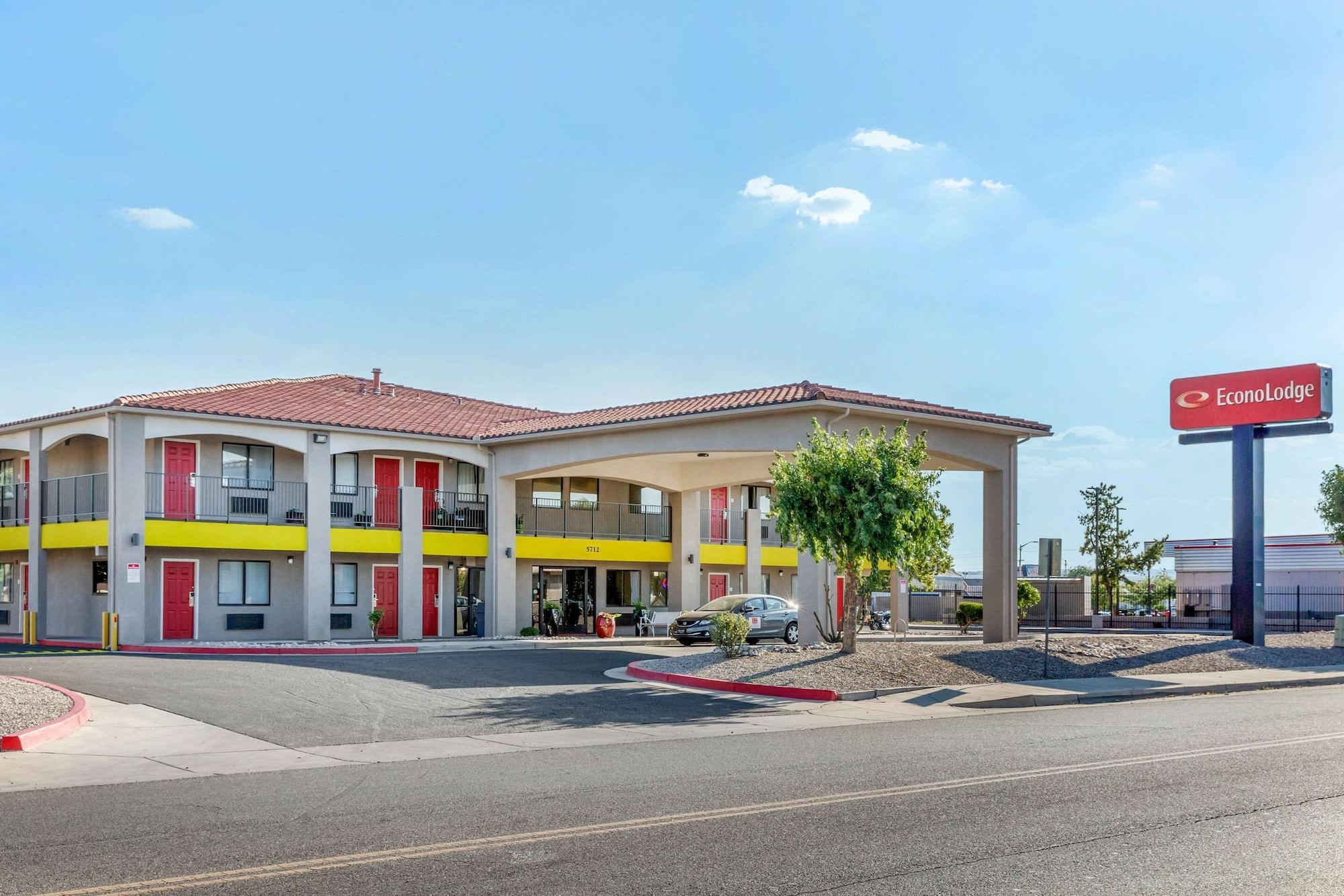 Varios Econo Lodge West - Coors Blvd