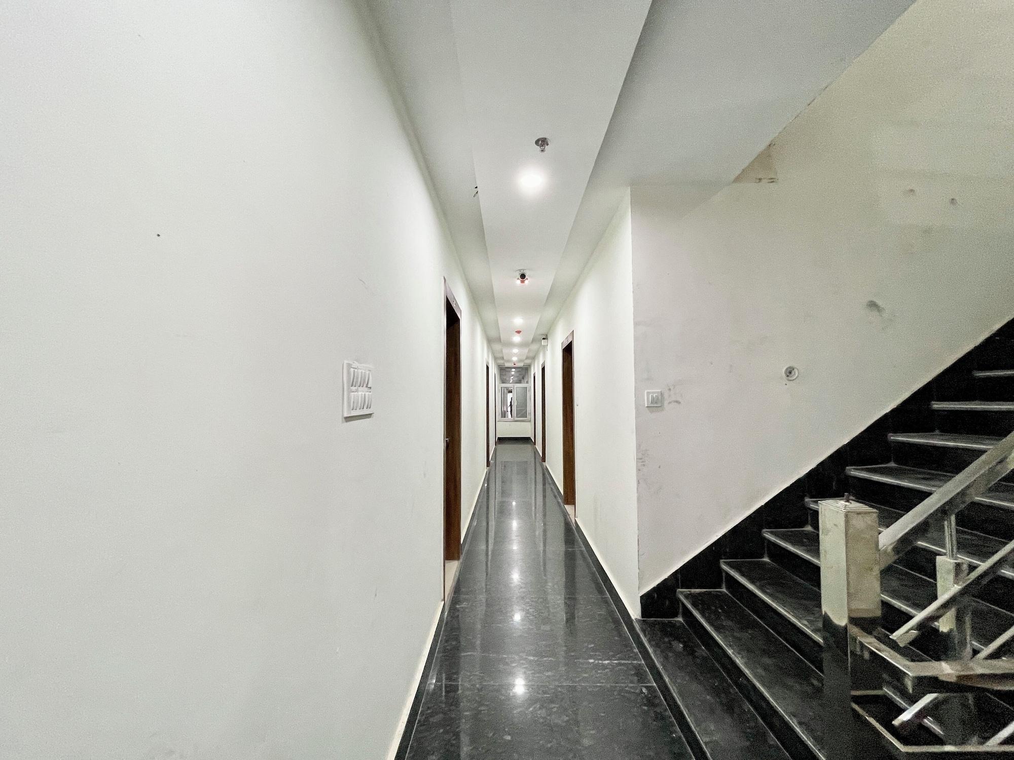 Varios Hotel SRK - near Temple