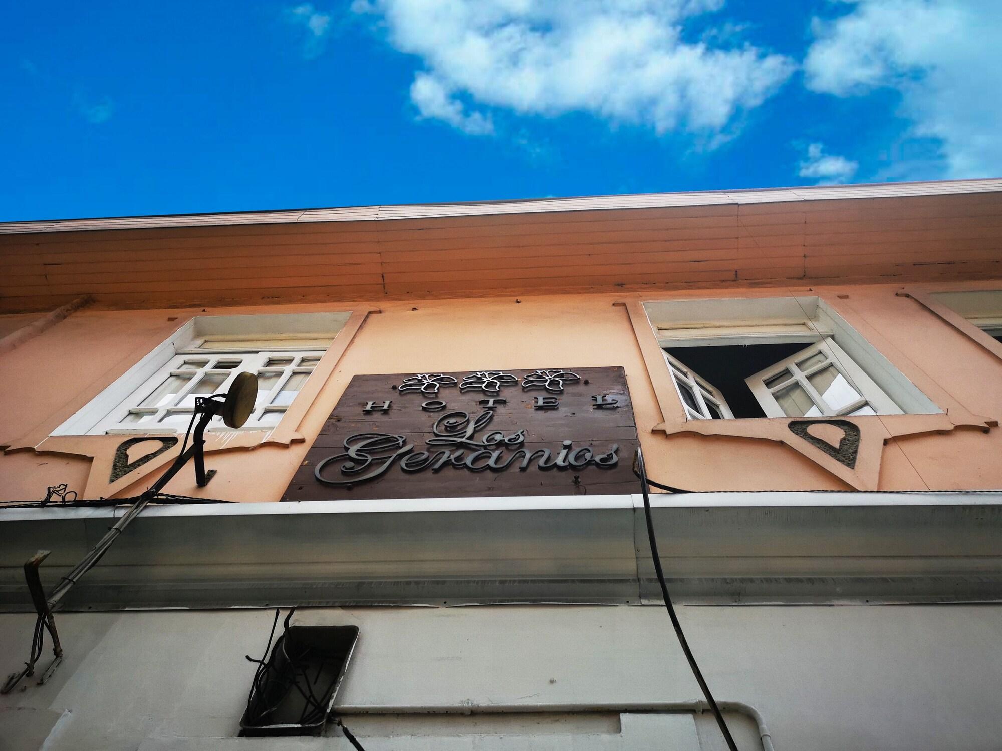 Vista Exterior Hotel Geranios