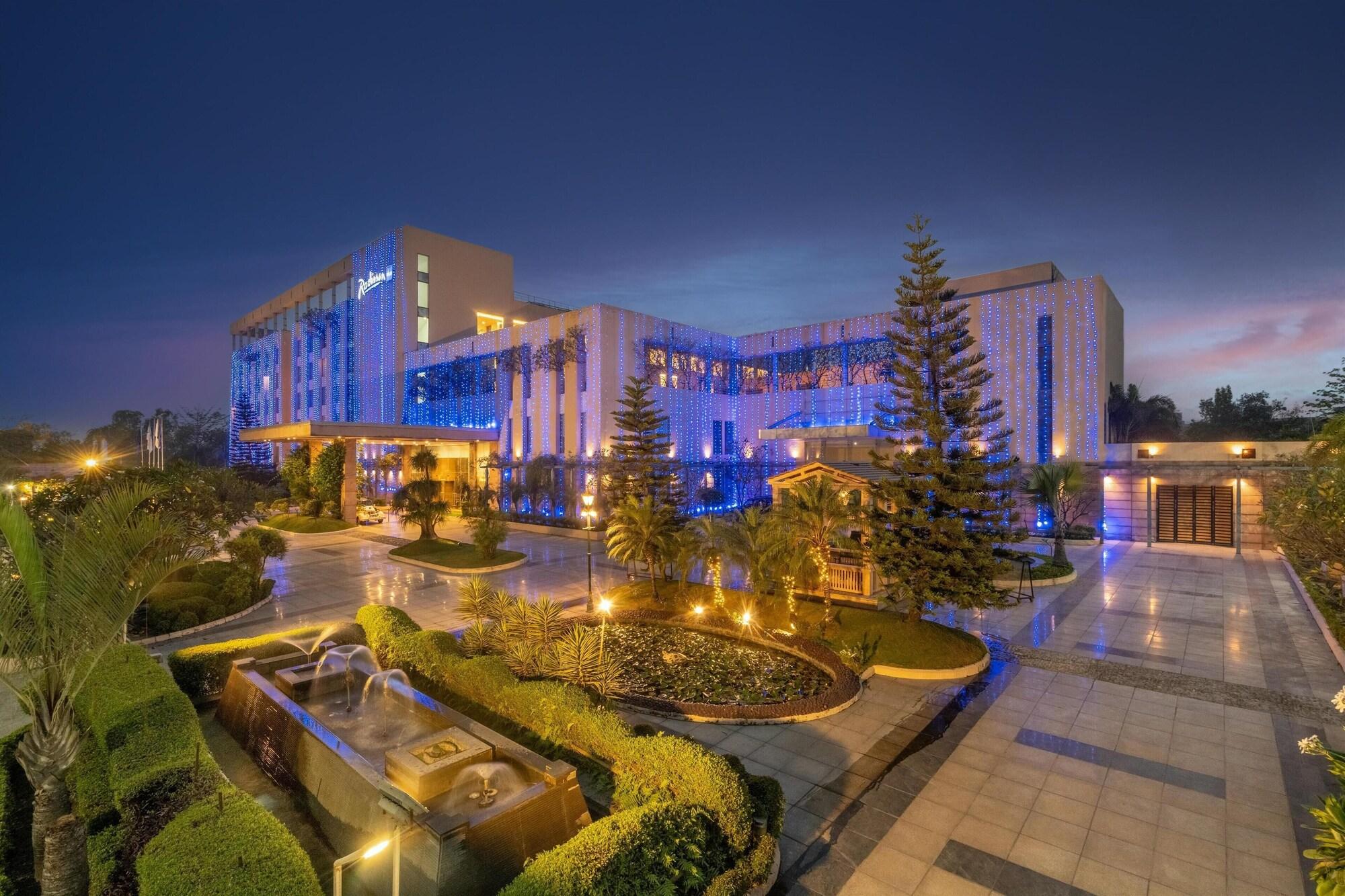 Vista Exterior Radisson Blu Hotel Rudrapur