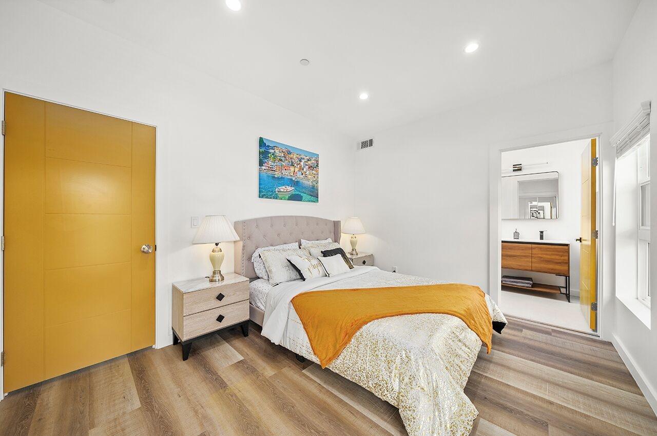 Varios Downtown LA Stylish Bedrooms