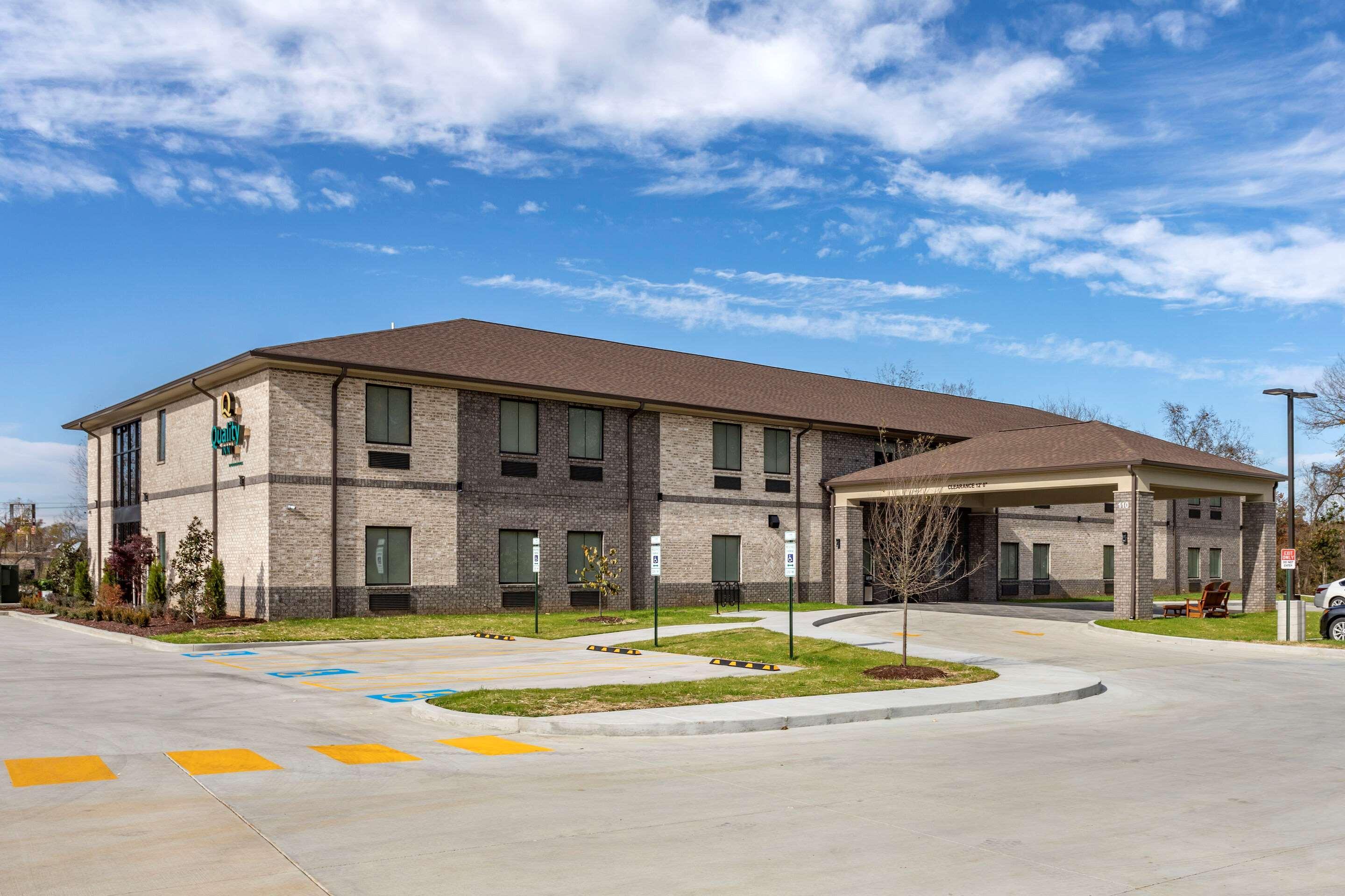 Vista Exterior Quality Inn Lebanon - Nashville Area