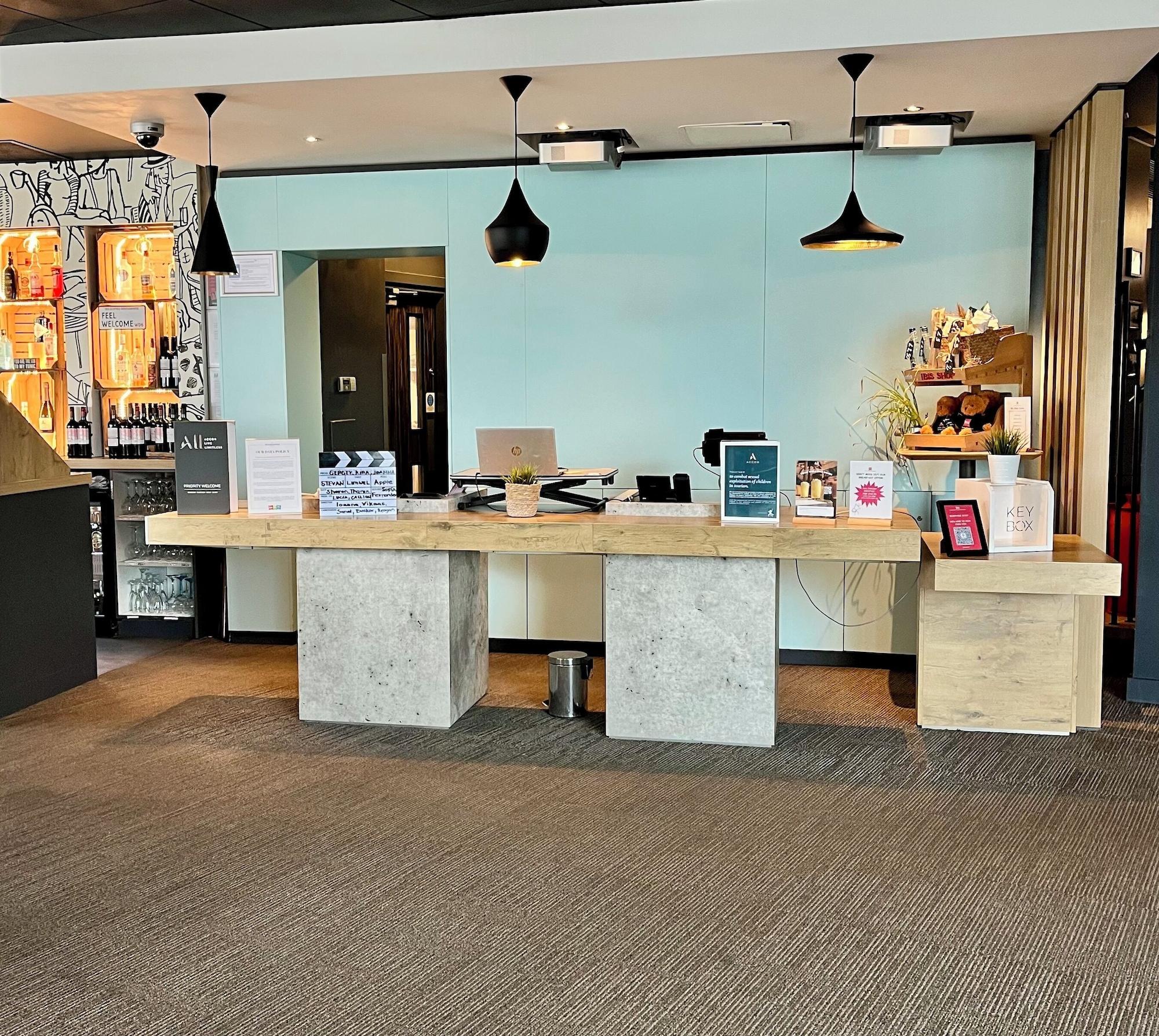 Vista Lobby ibis London Elstree Borehamwood