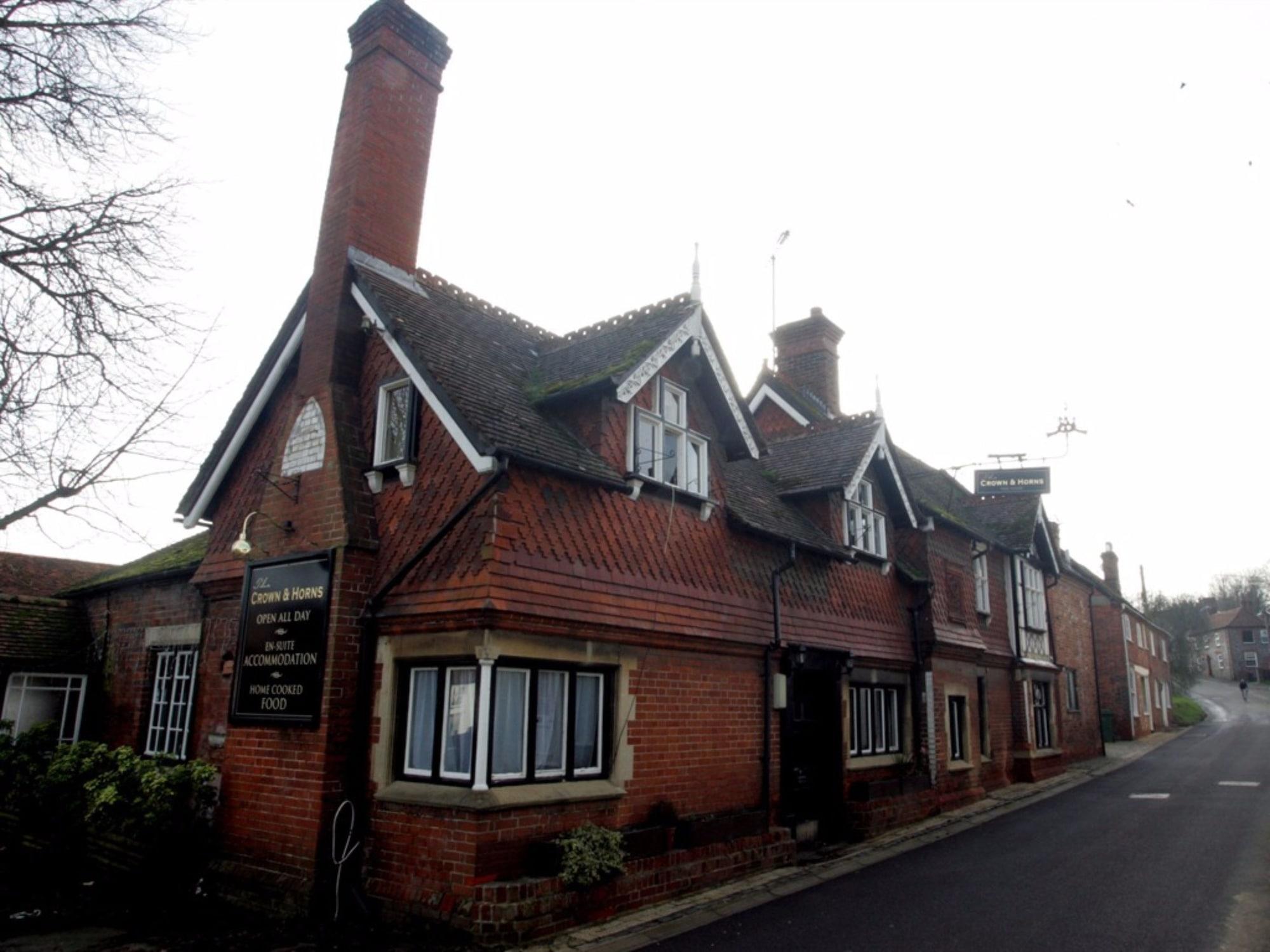 Vista Exterior Crown and Horns Inn