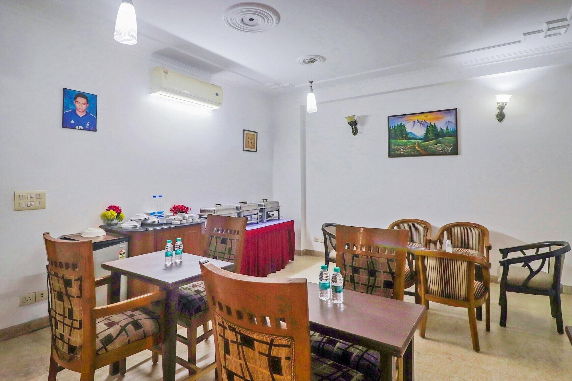Restaurant OYO 474 Hotel VM Residency
